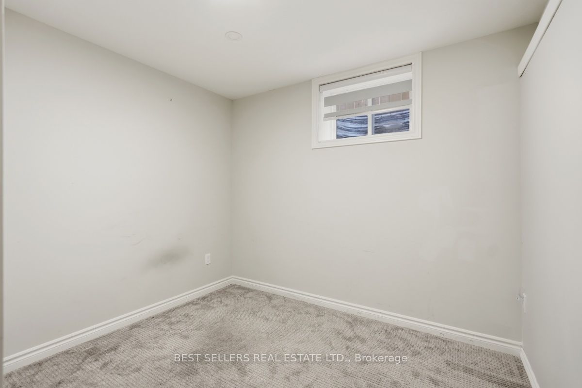 22 Weir Crescent Property Photo 44