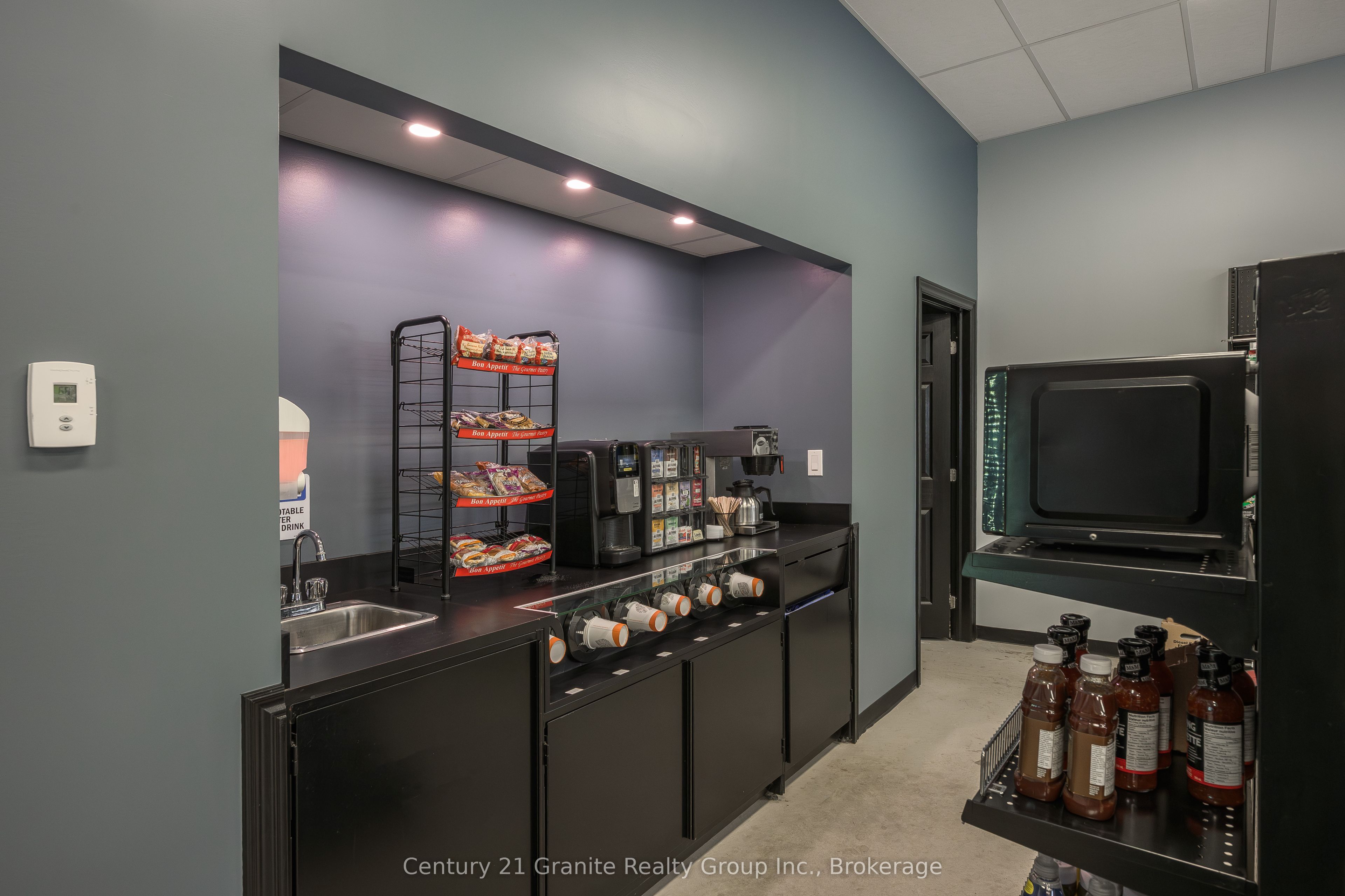 2246 Loop Road Property Photo 10