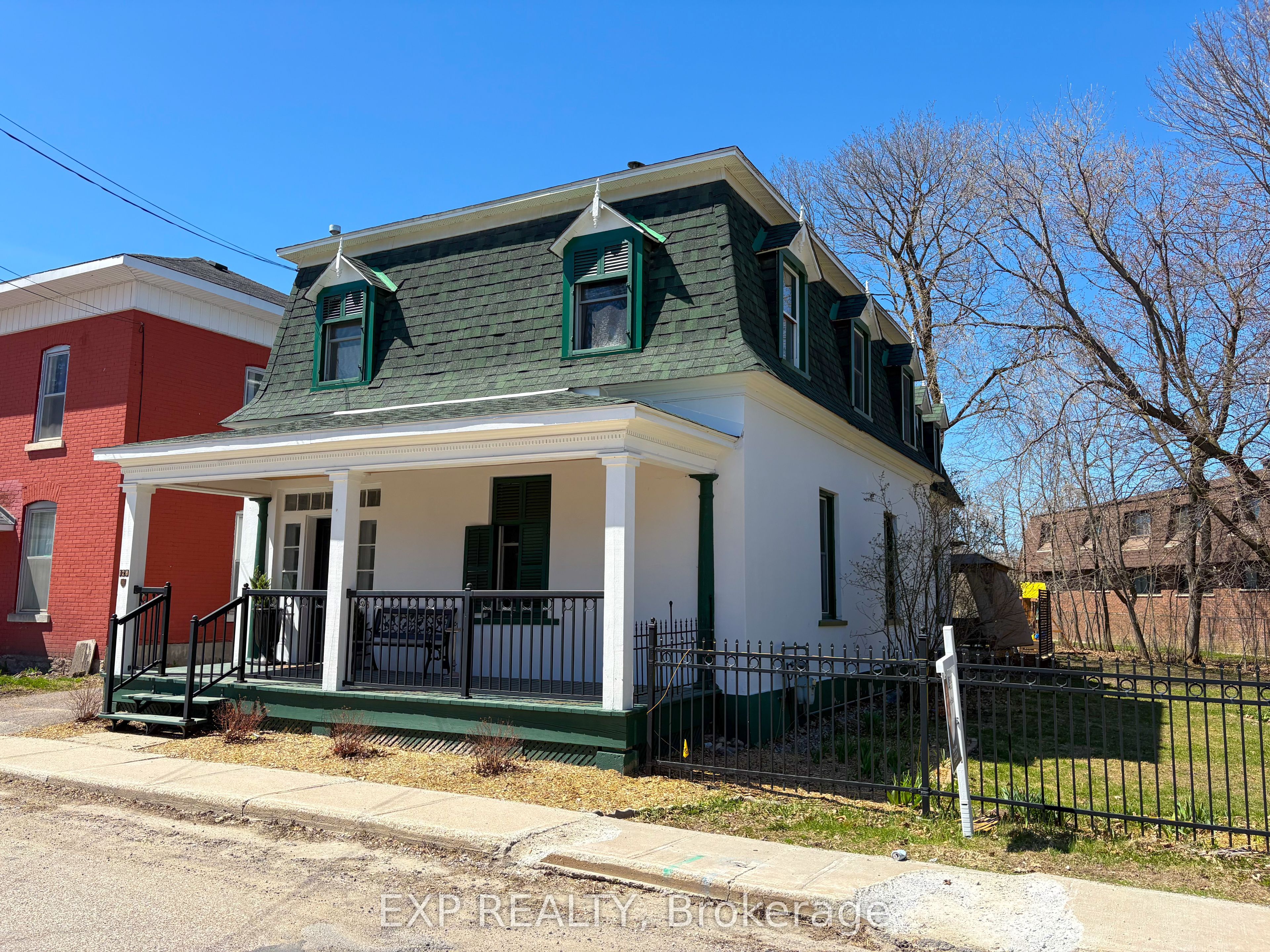 128 RENFREW Avenue E