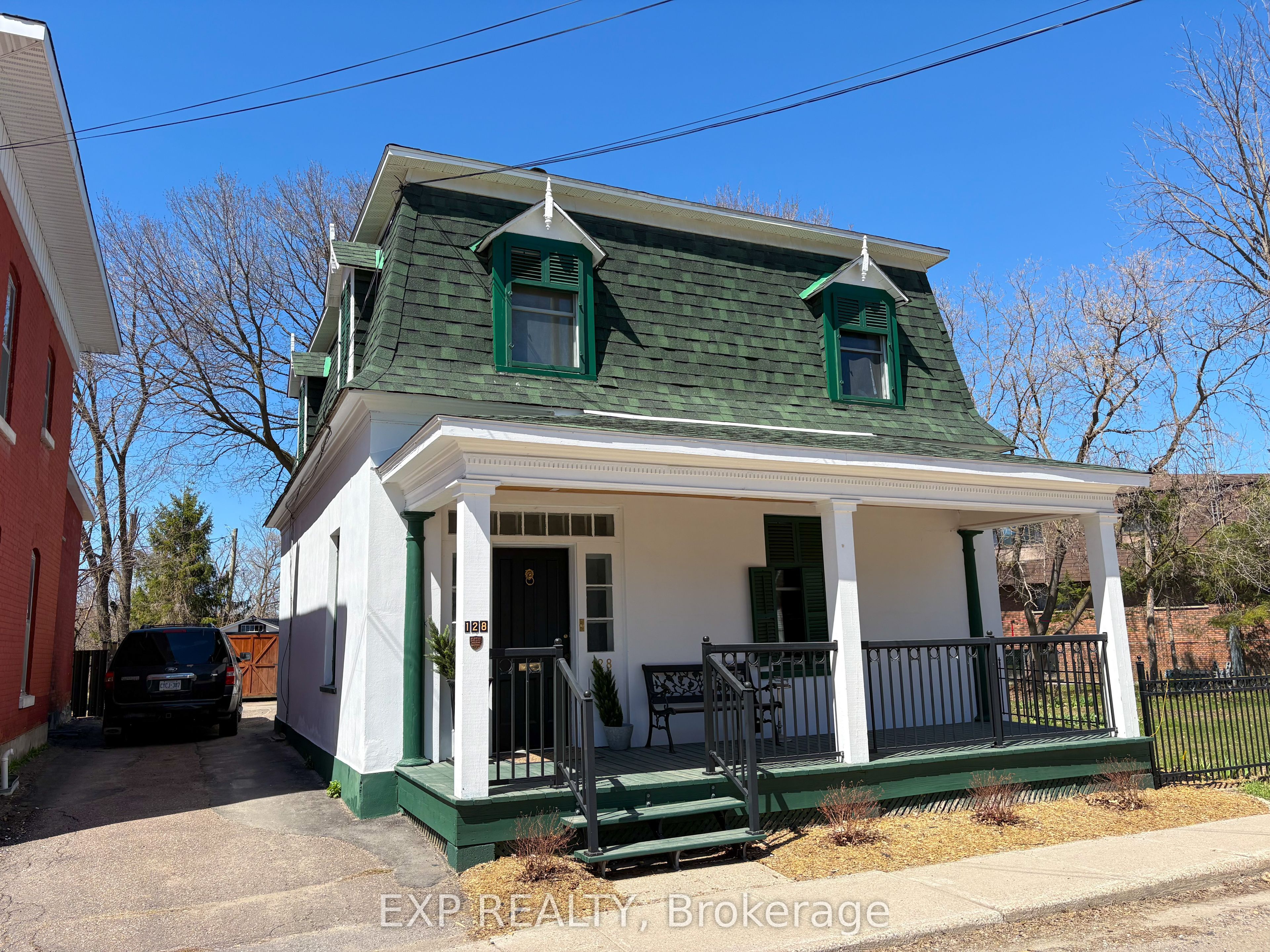 128 Renfrew Avenue E Property Photo 2