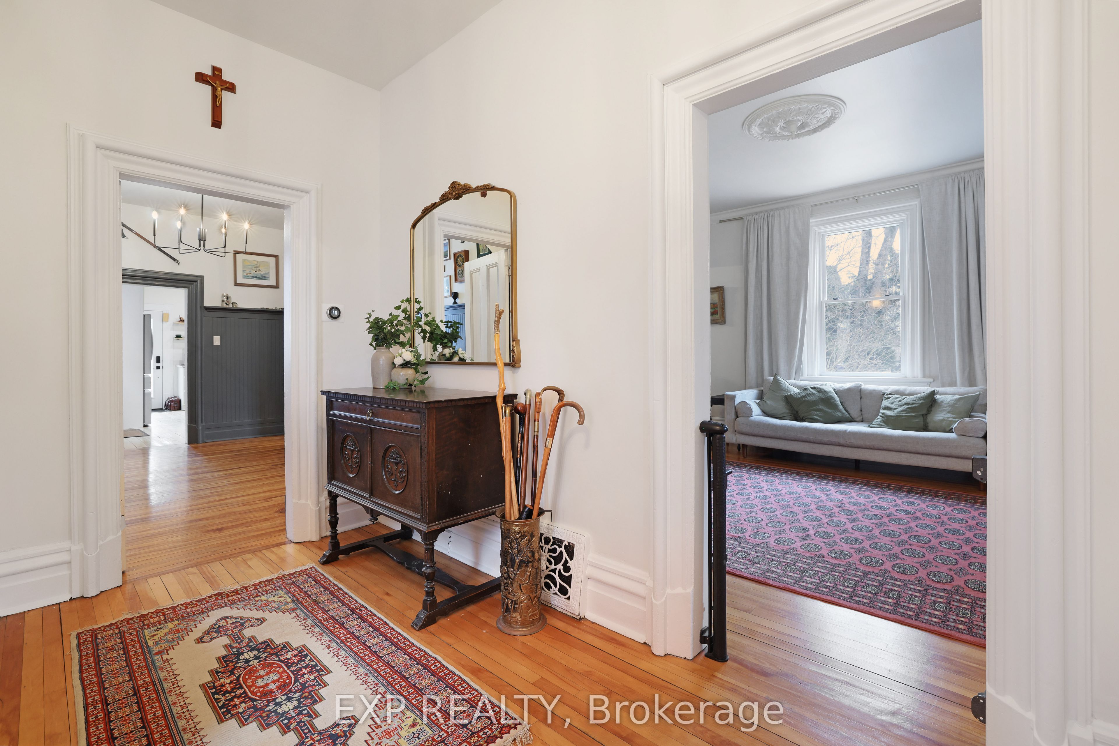 128 Renfrew Avenue E Property Photo 5