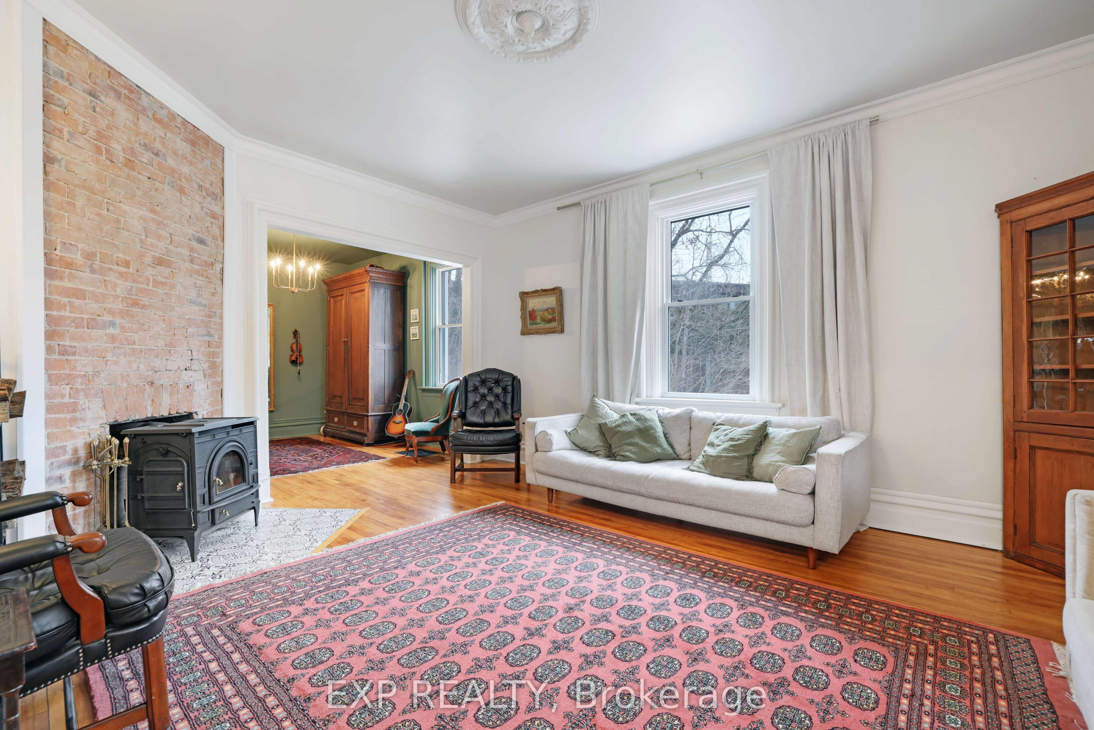 128 Renfrew Avenue E Property Photo 6
