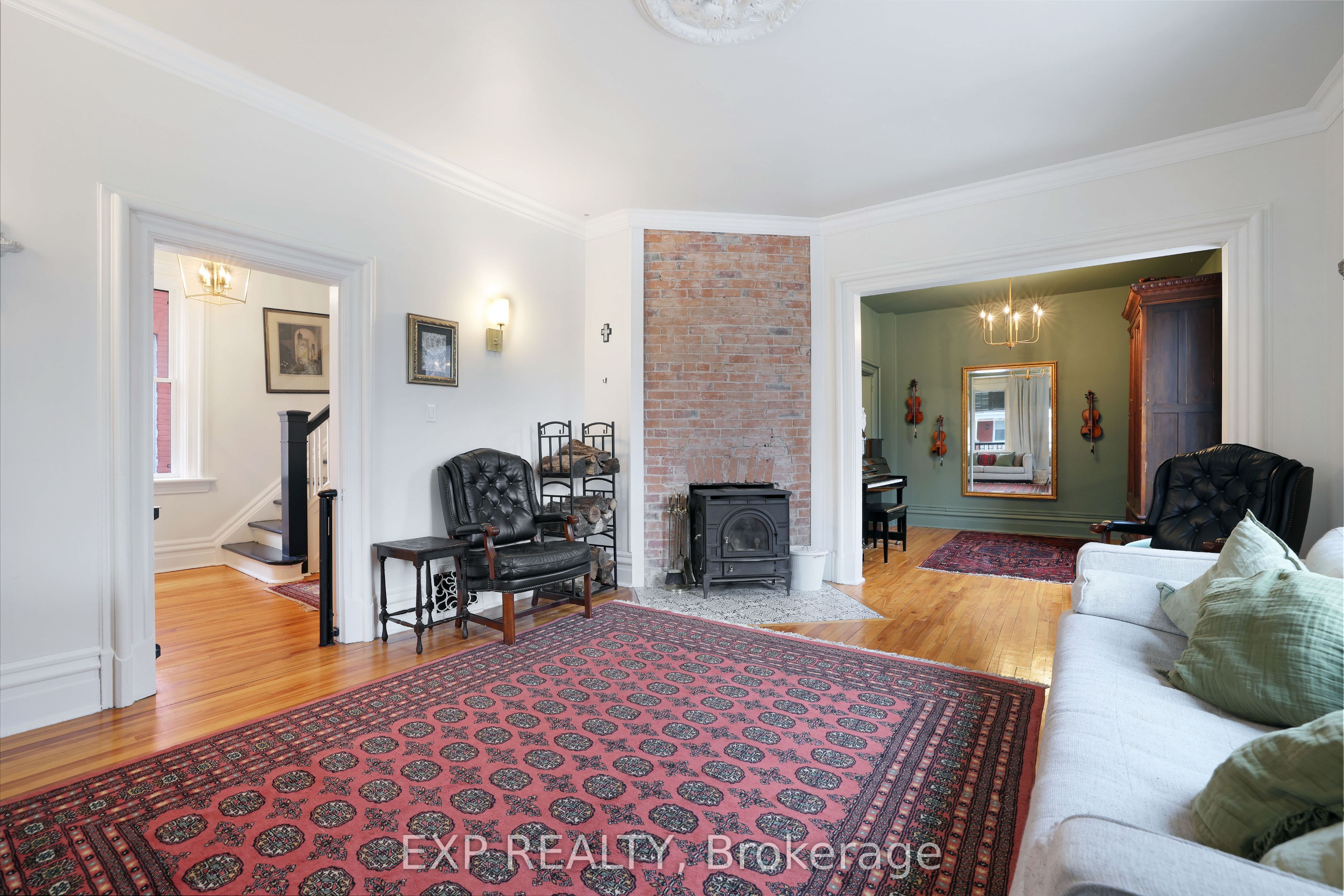 128 Renfrew Avenue E Property Photo 7