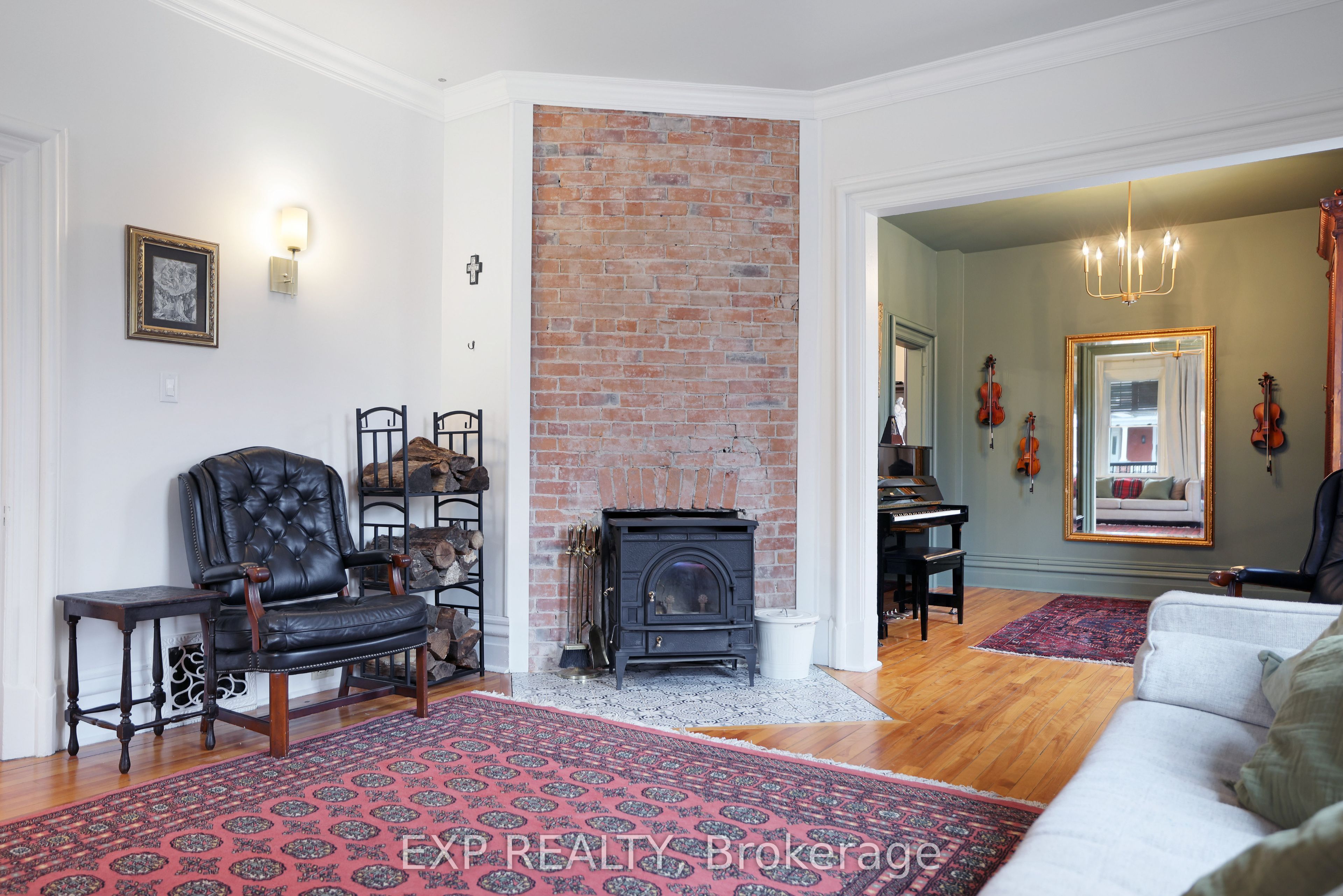 128 Renfrew Avenue E Property Photo 8