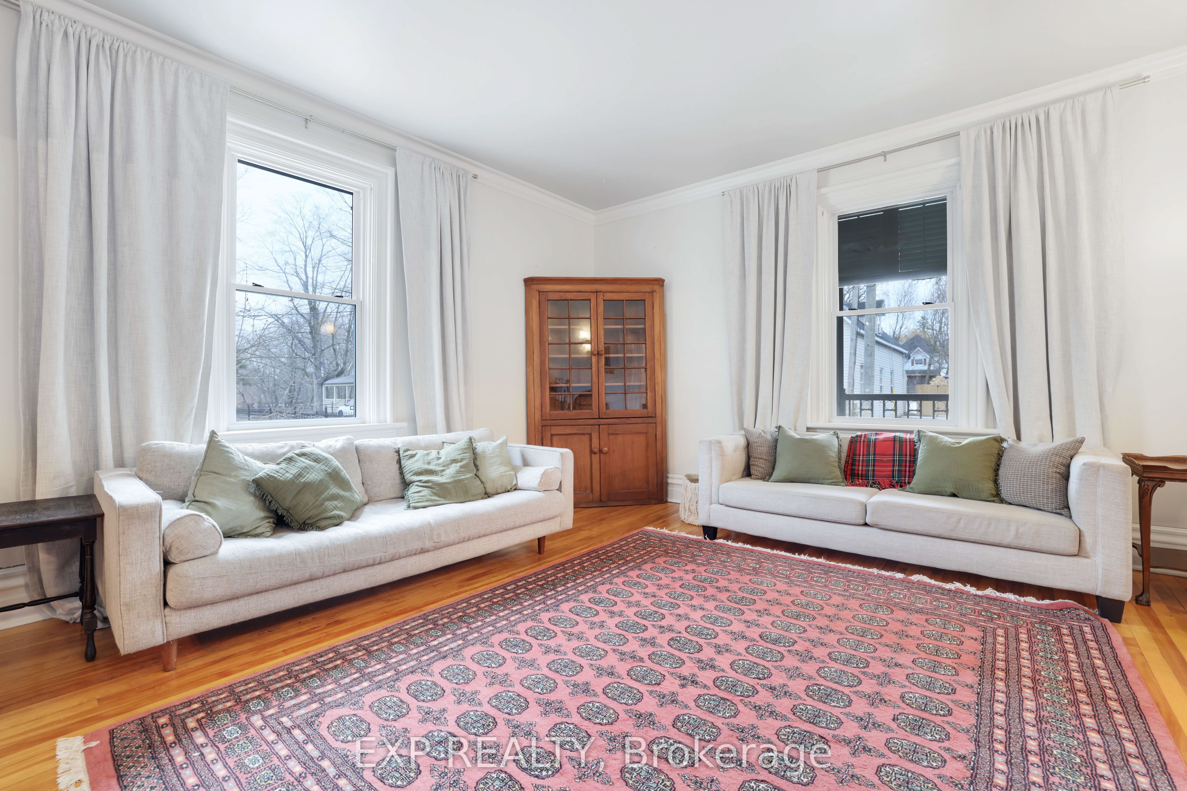 128 Renfrew Avenue E Property Photo 9