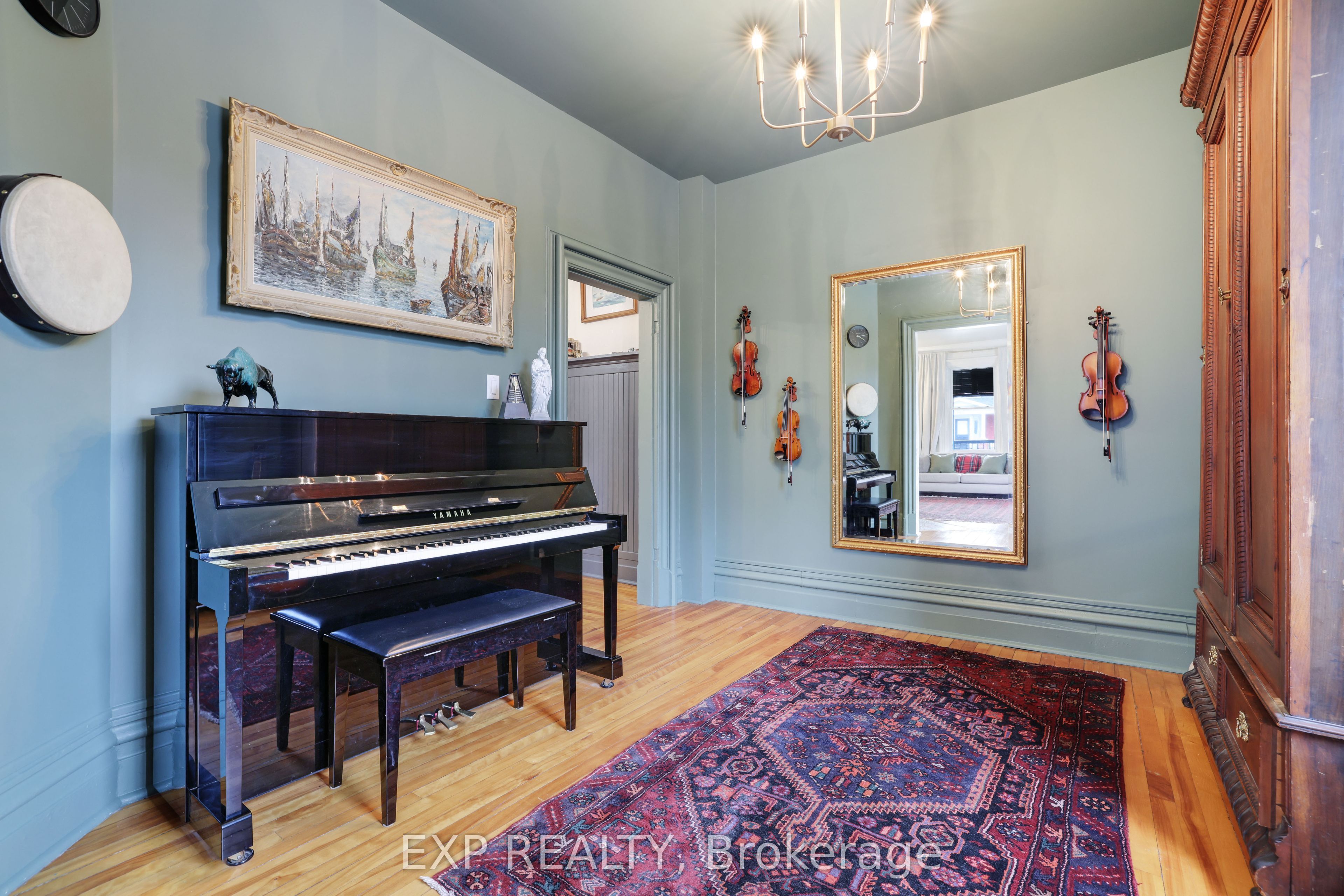 128 Renfrew Avenue E Property Photo 11