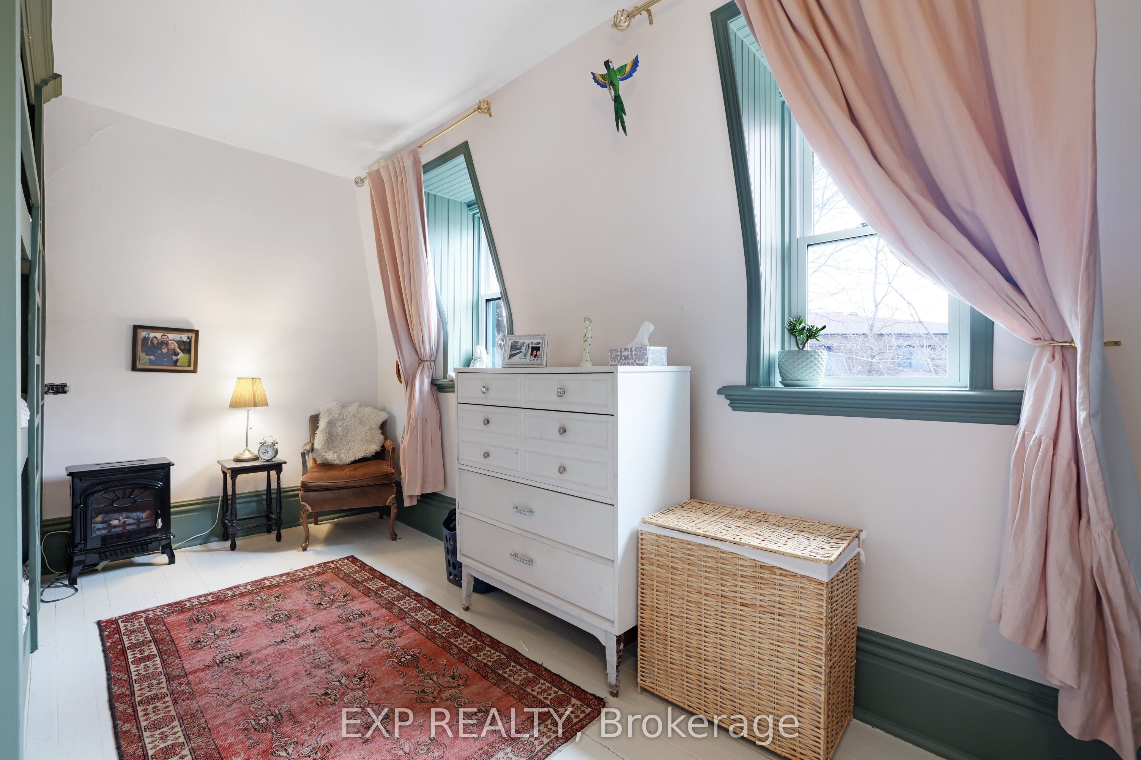 128 Renfrew Avenue E Property Photo 28