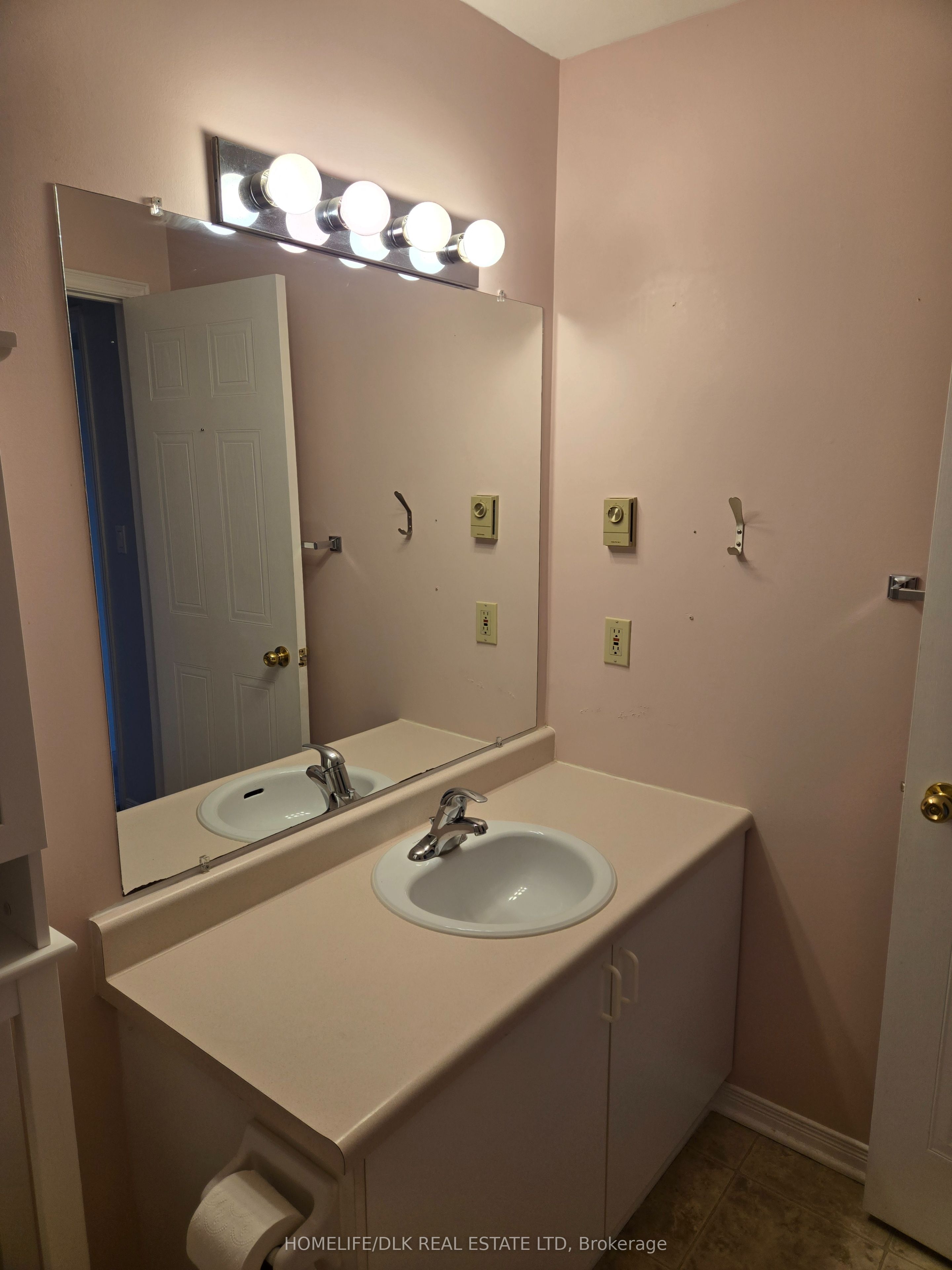 21 Liston Avenue 404 Property Photo 4