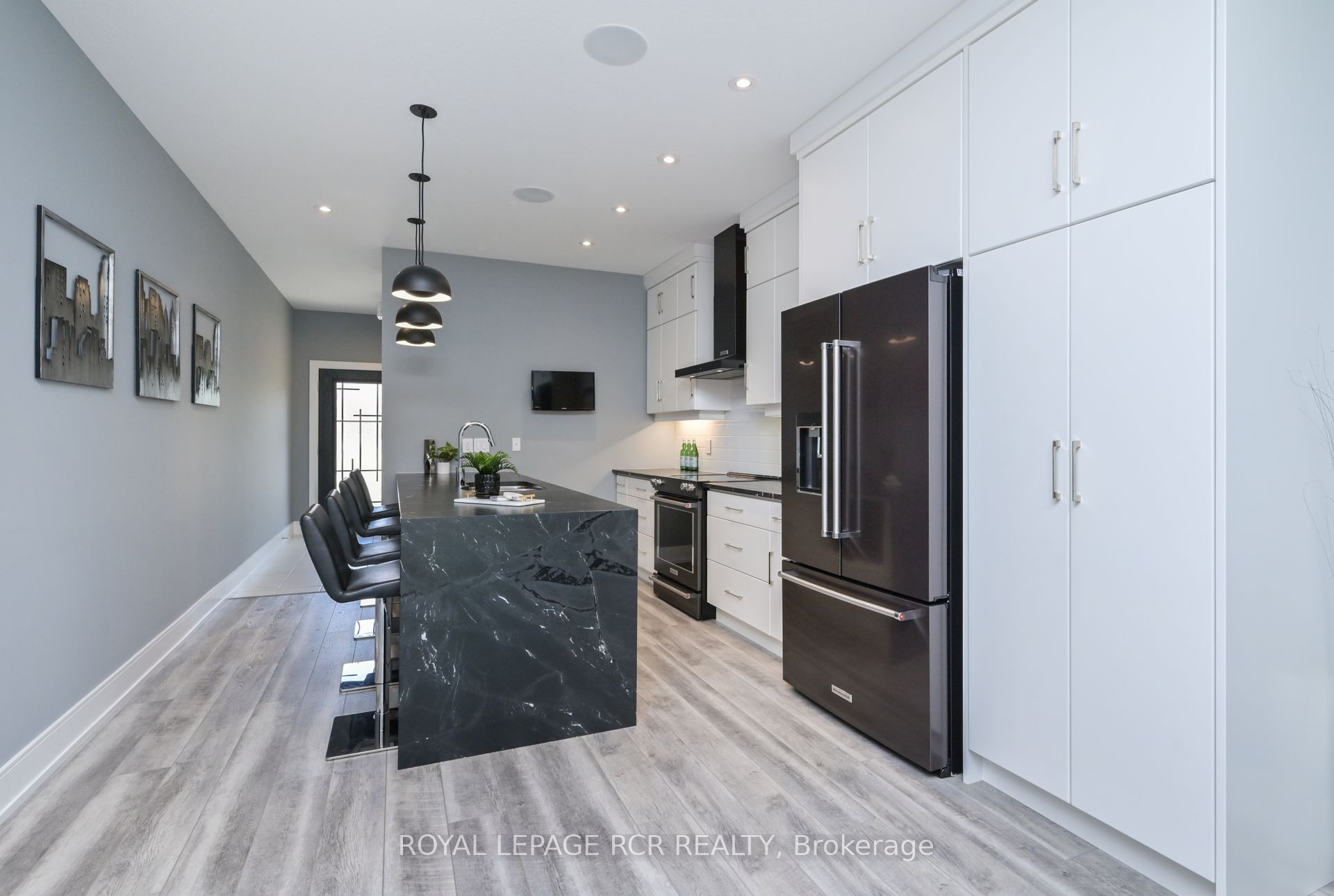 19 Dover Lane Property Photo 6