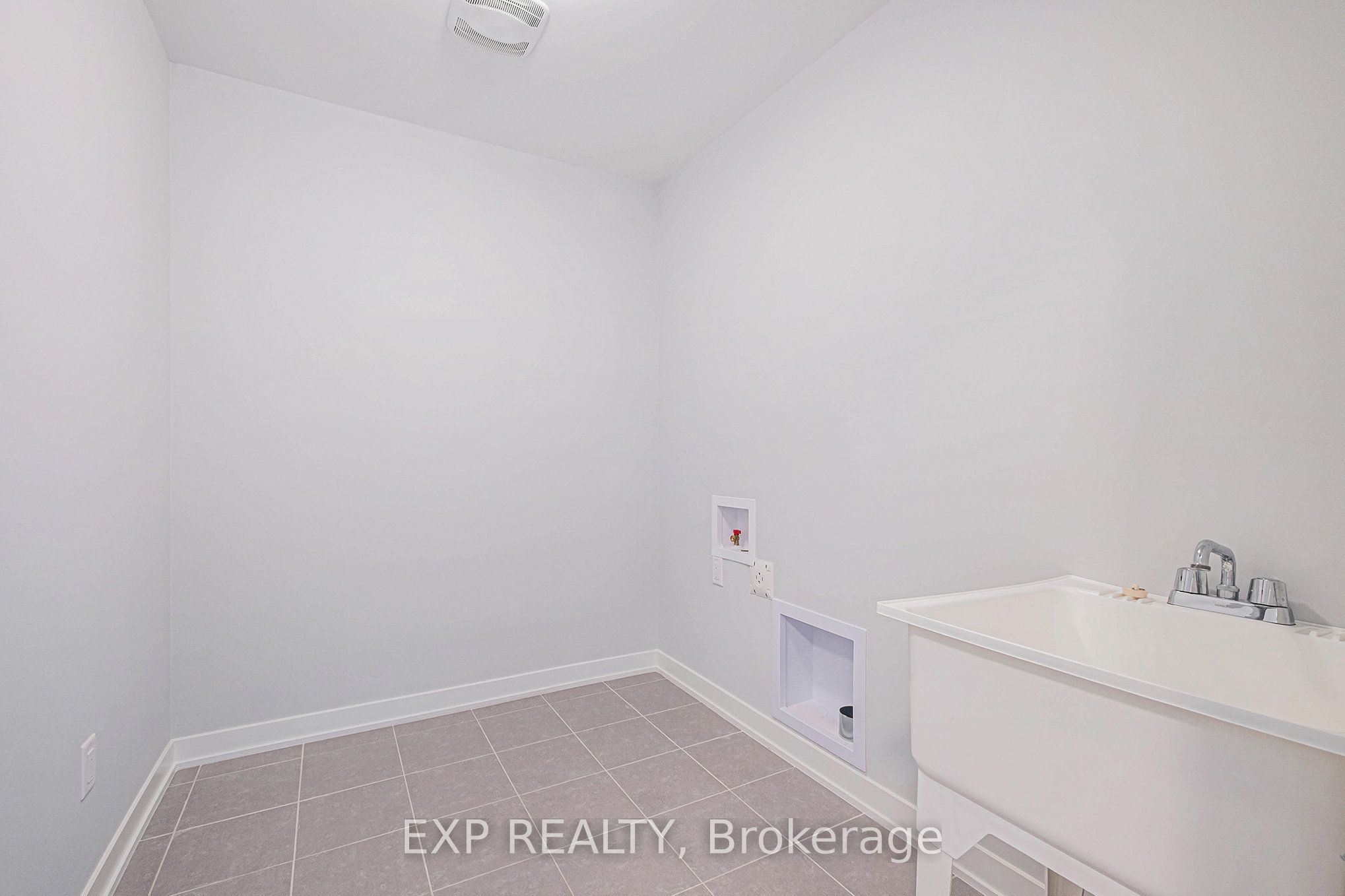 617 Bronze Copper Crescent Property Photo 16