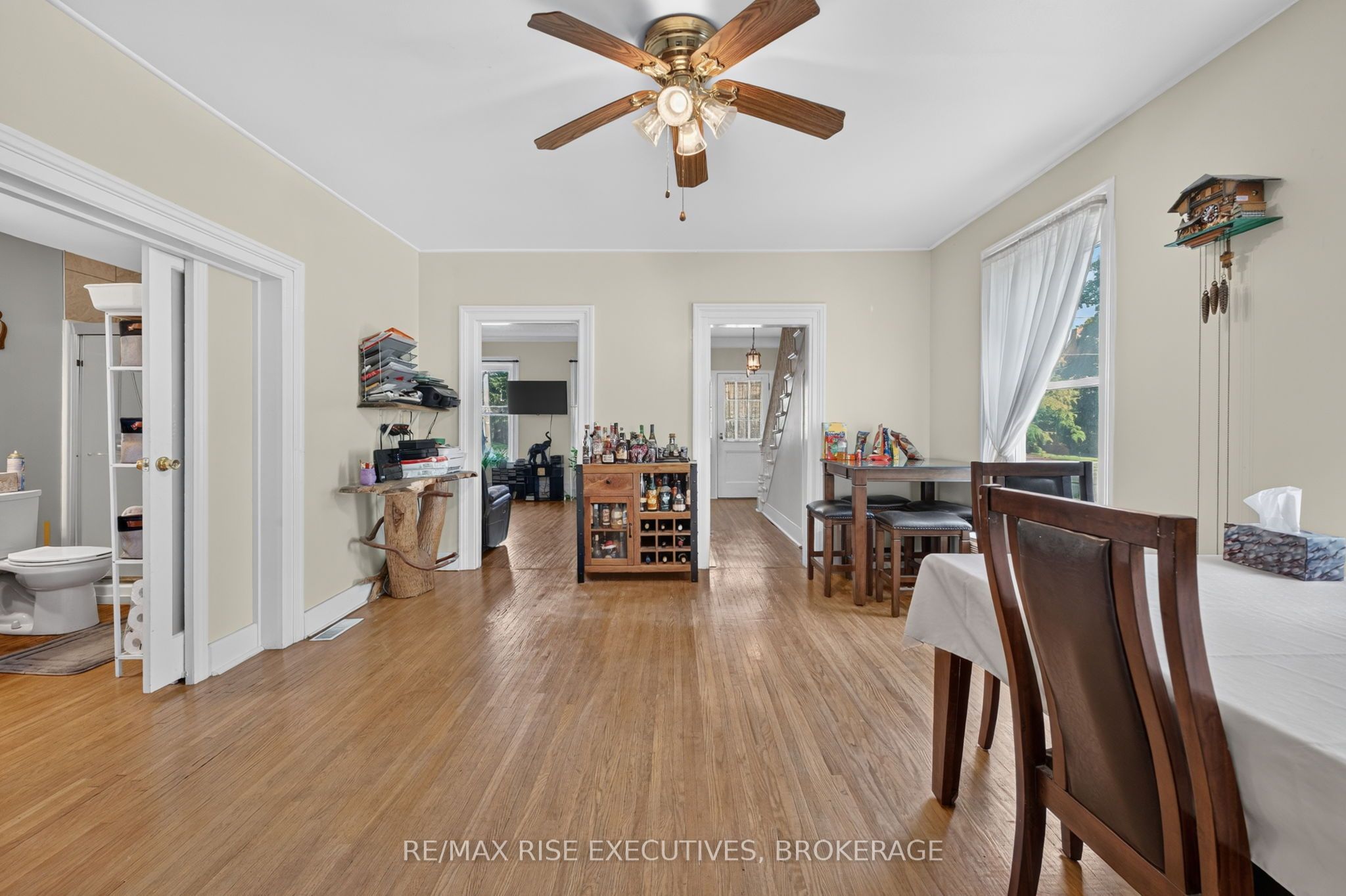 186 Bridge Street W Property Photo 6
