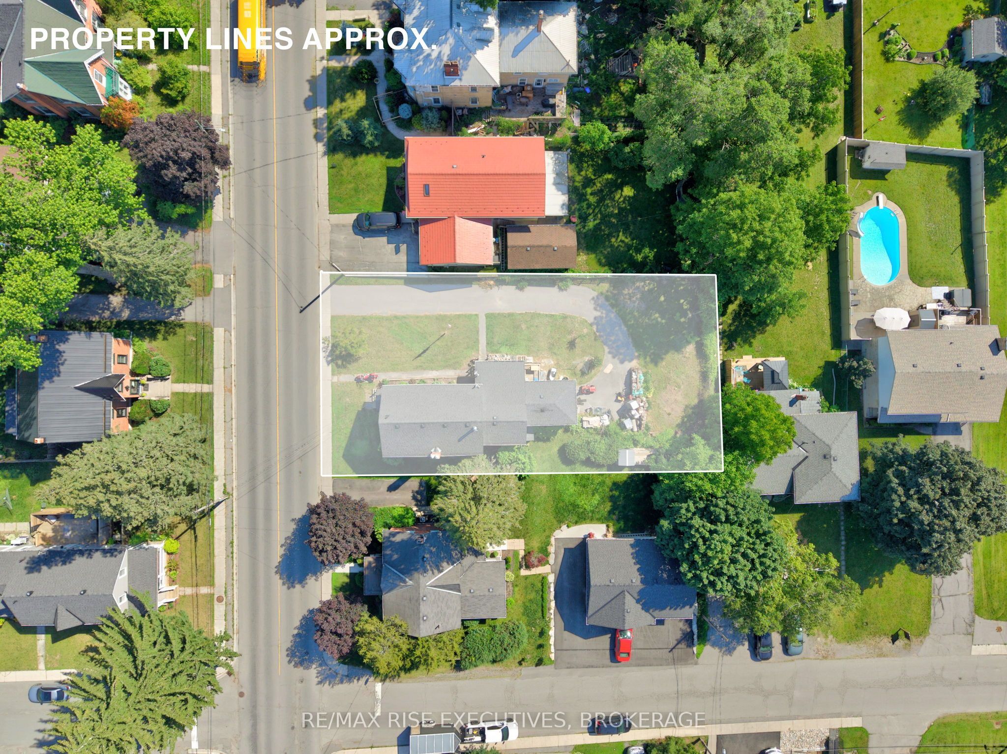 186 Bridge Street W Property Photo 37