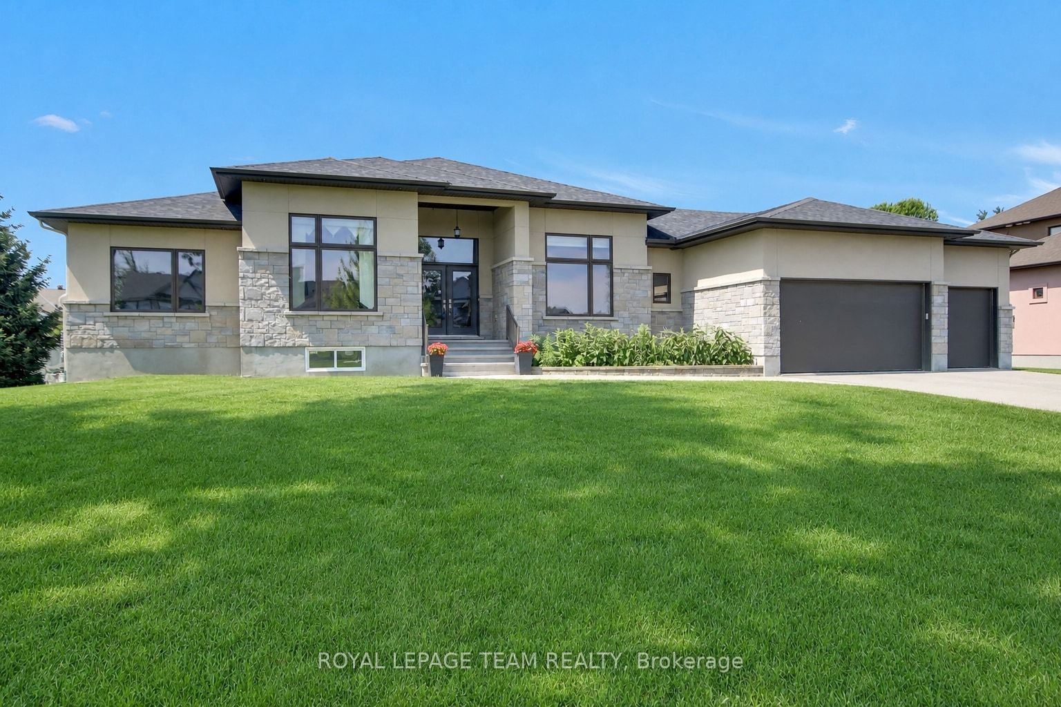 1801 Cedarlakes Way Property Photo 3