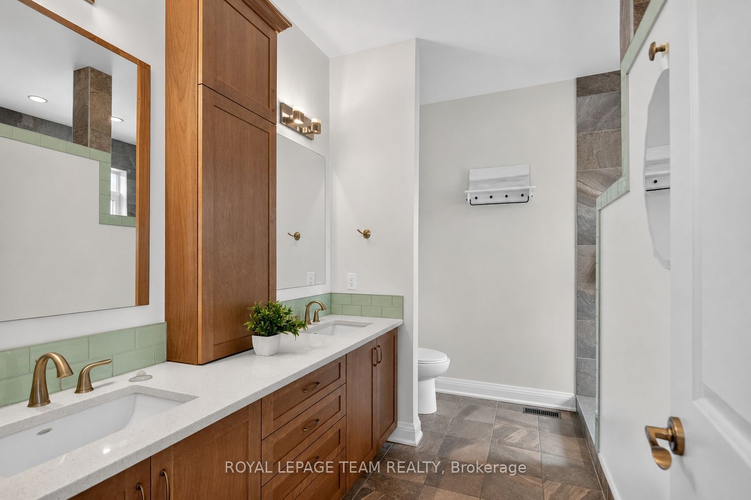 1801 Cedarlakes Way Property Photo 22