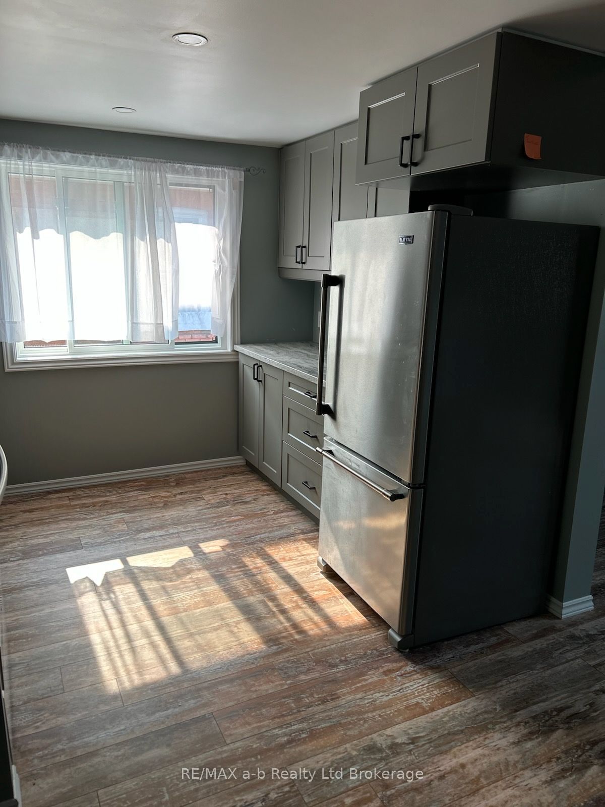 410 Admiral Street Property Photo 8