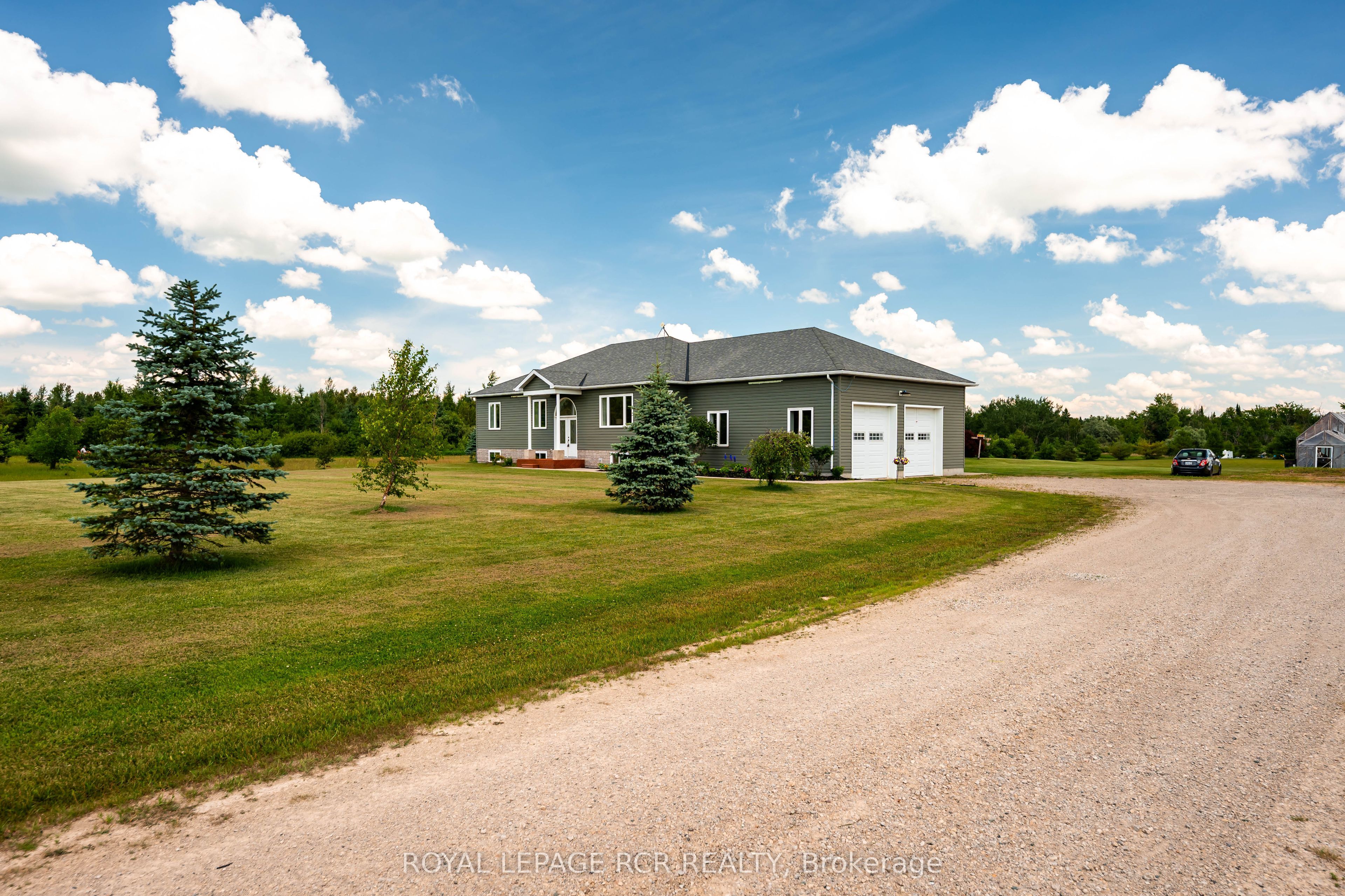 334409 7th Line Property Photo 4