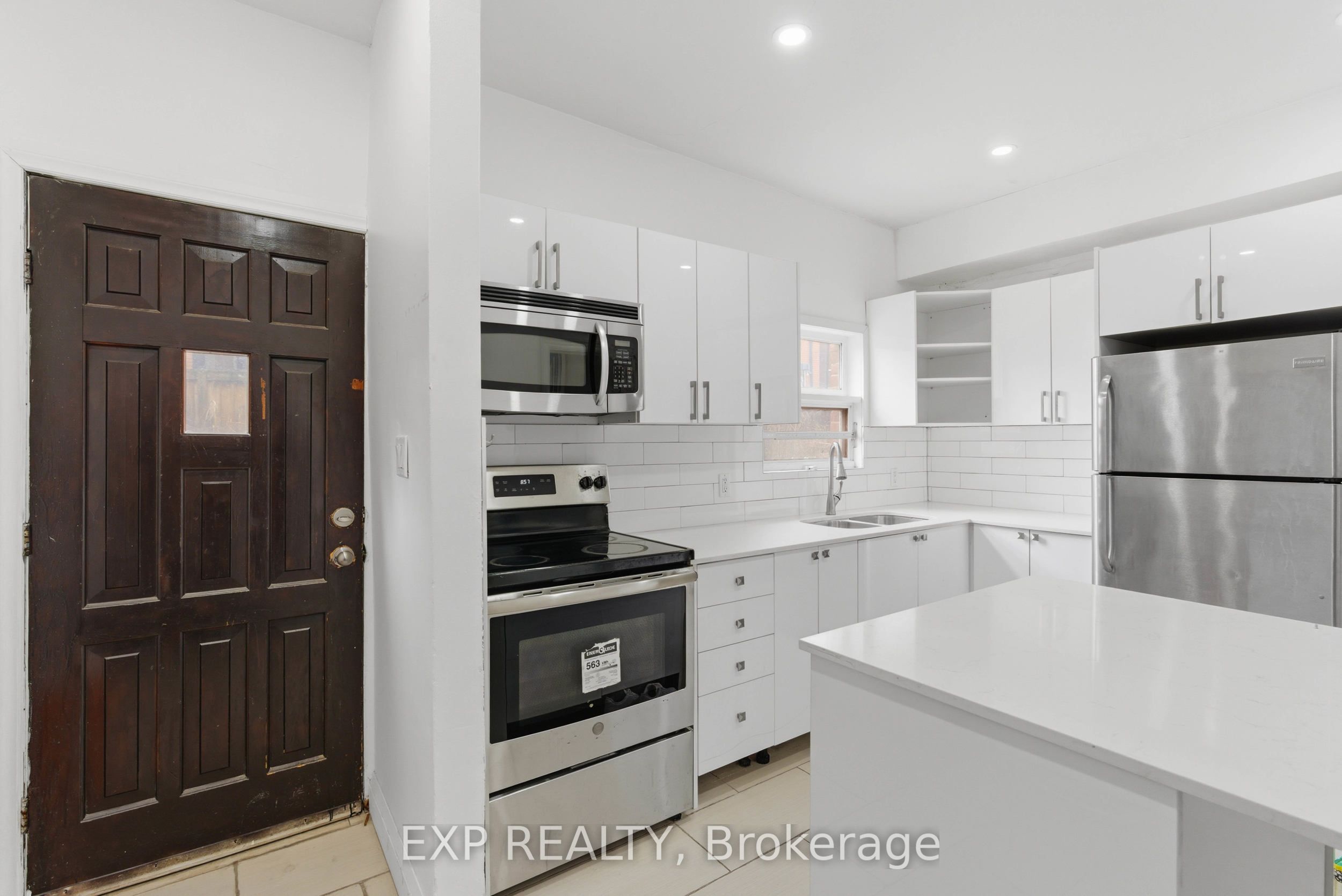 191 Queen Street N Property Photo 15