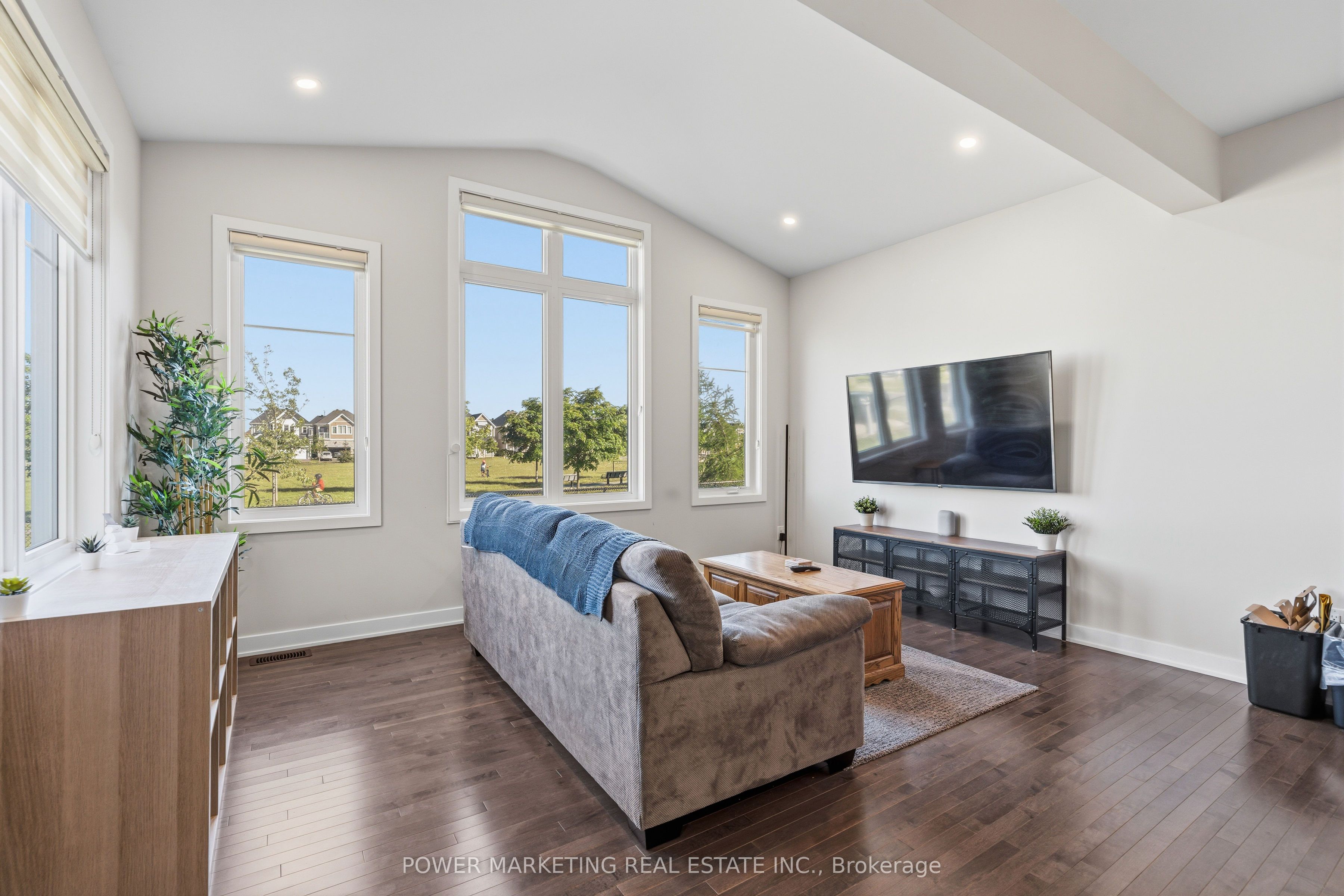 129 Hackamore Crescent Property Photo 10