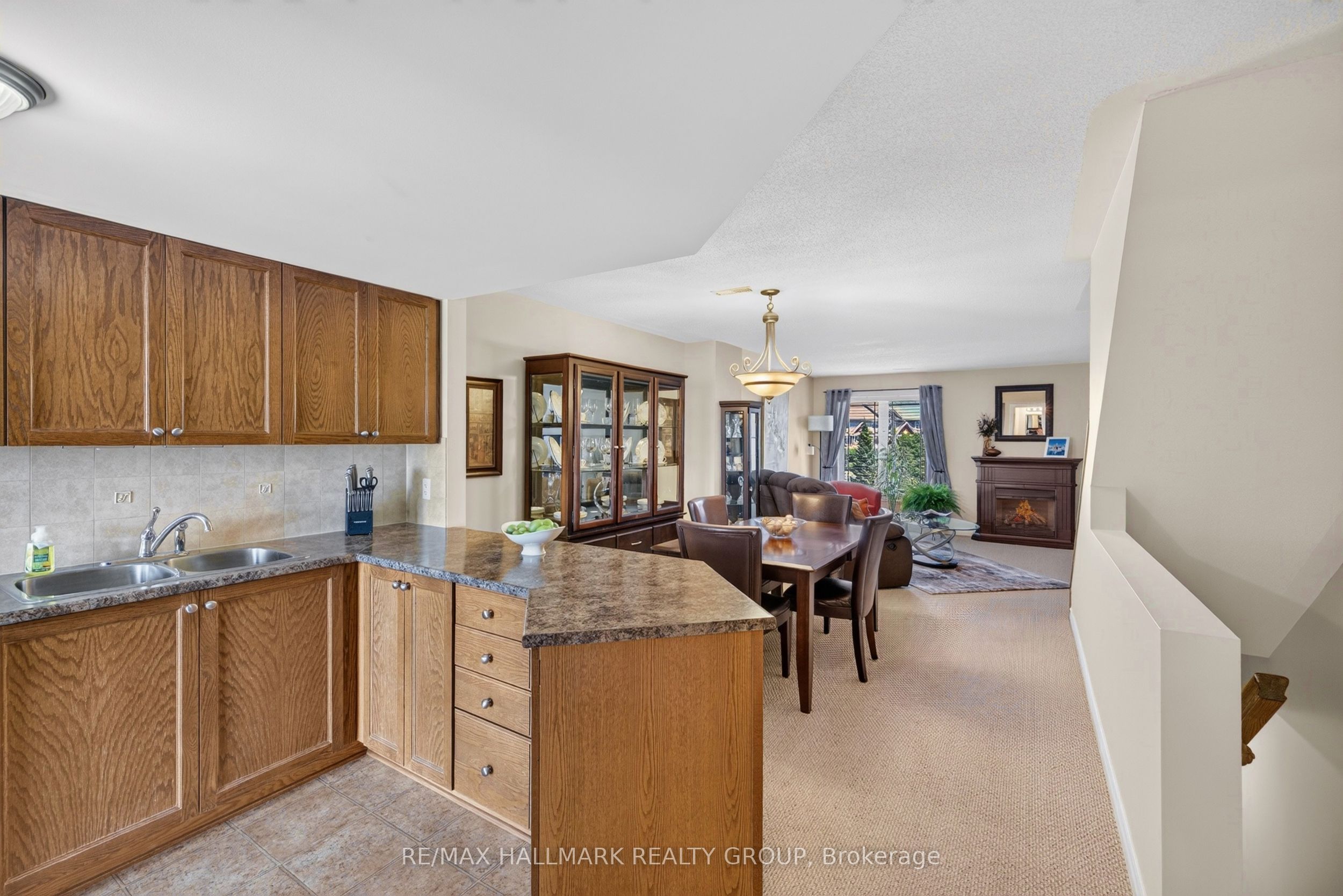 581 Lakeridge Drive 16 Property Photo 5
