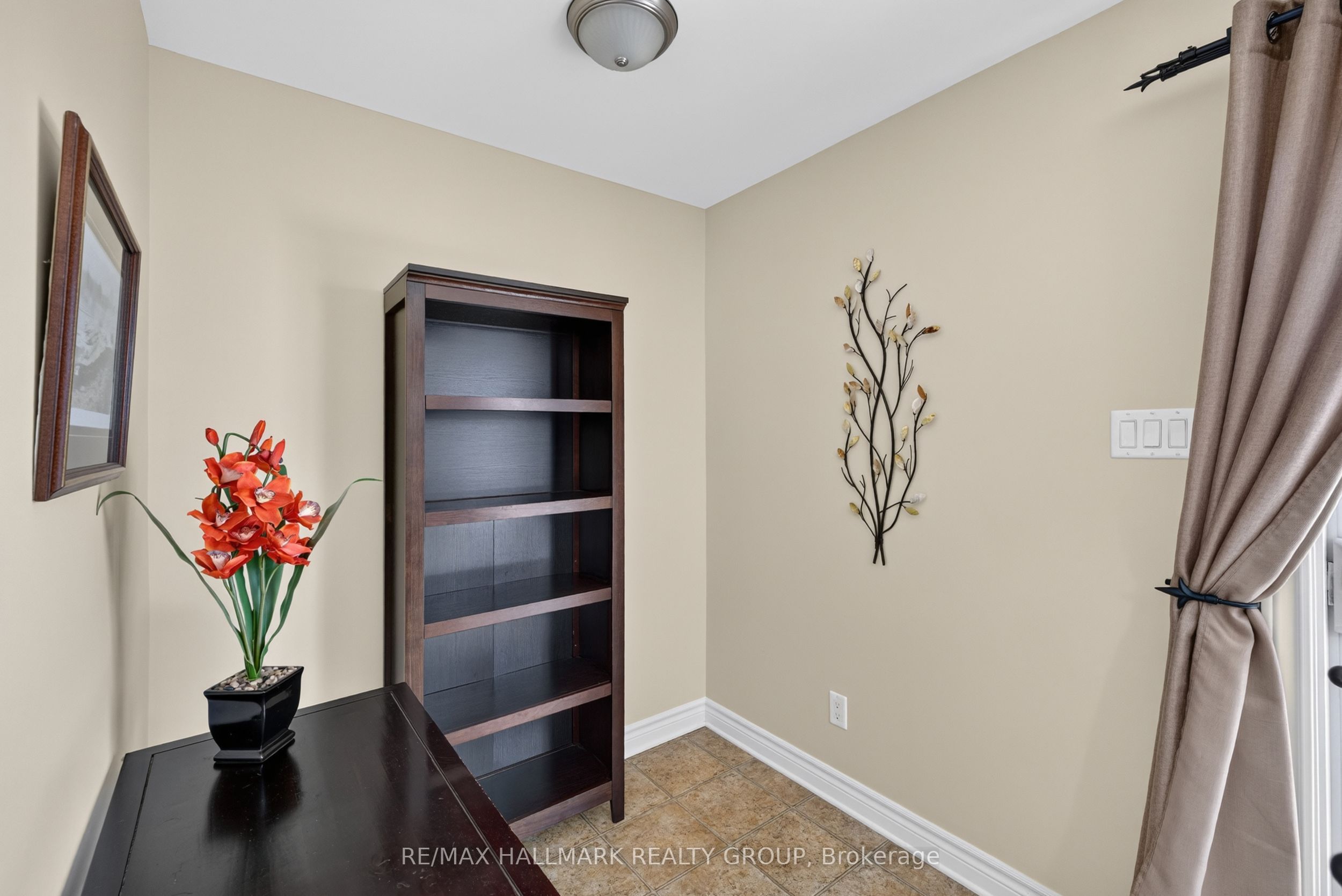 581 Lakeridge Drive 16 Property Photo 24