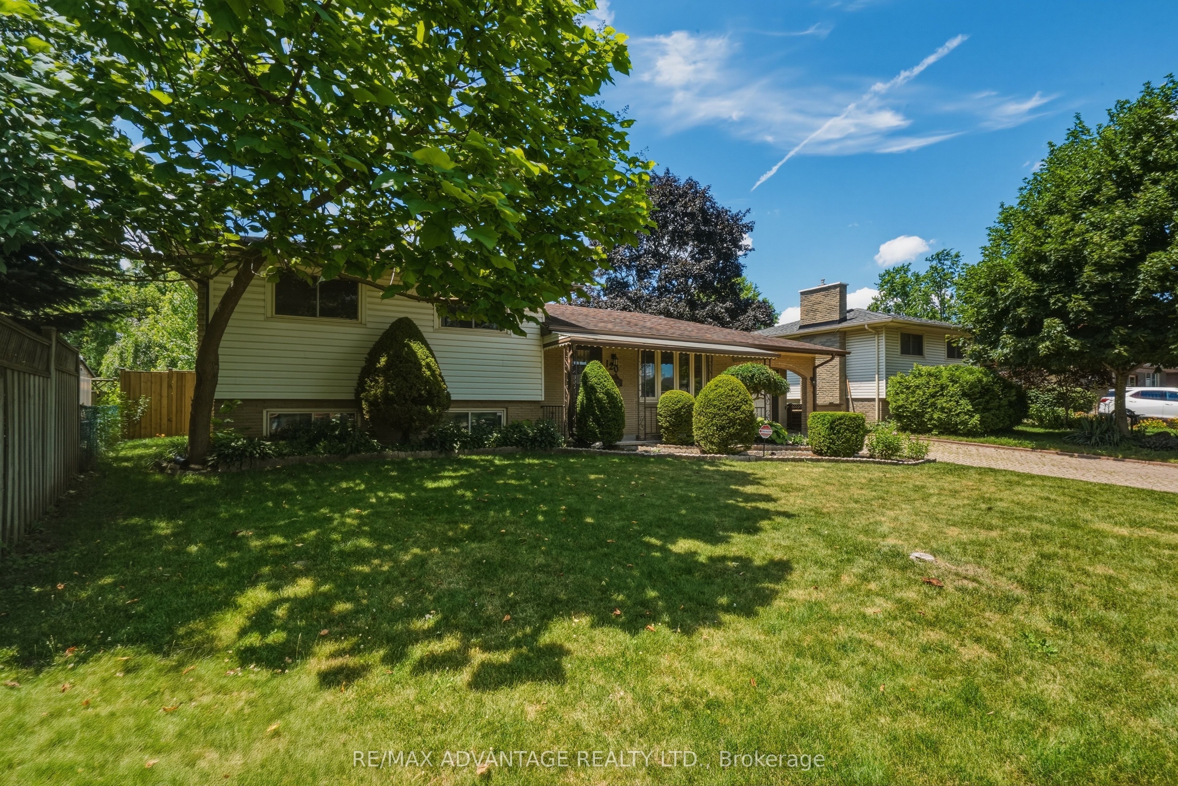 120 Champlain Crescent Property Photo 2