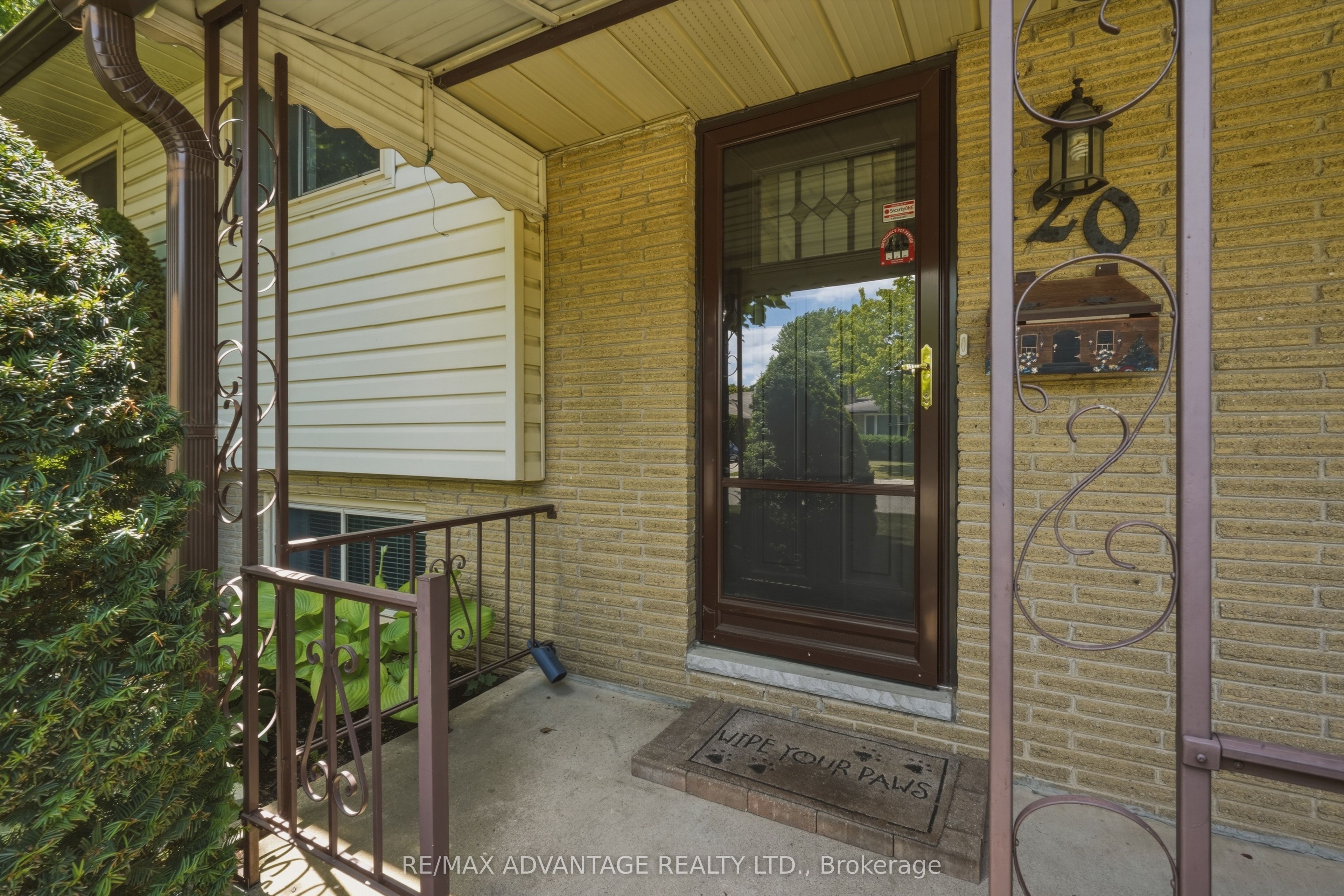 120 Champlain Crescent Property Photo 4