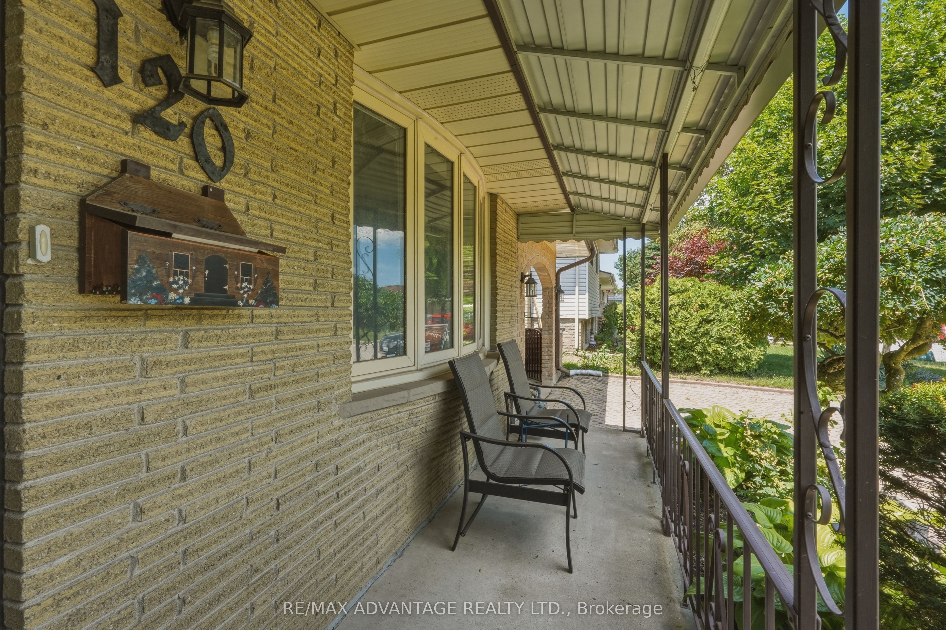 120 Champlain Crescent Property Photo 5