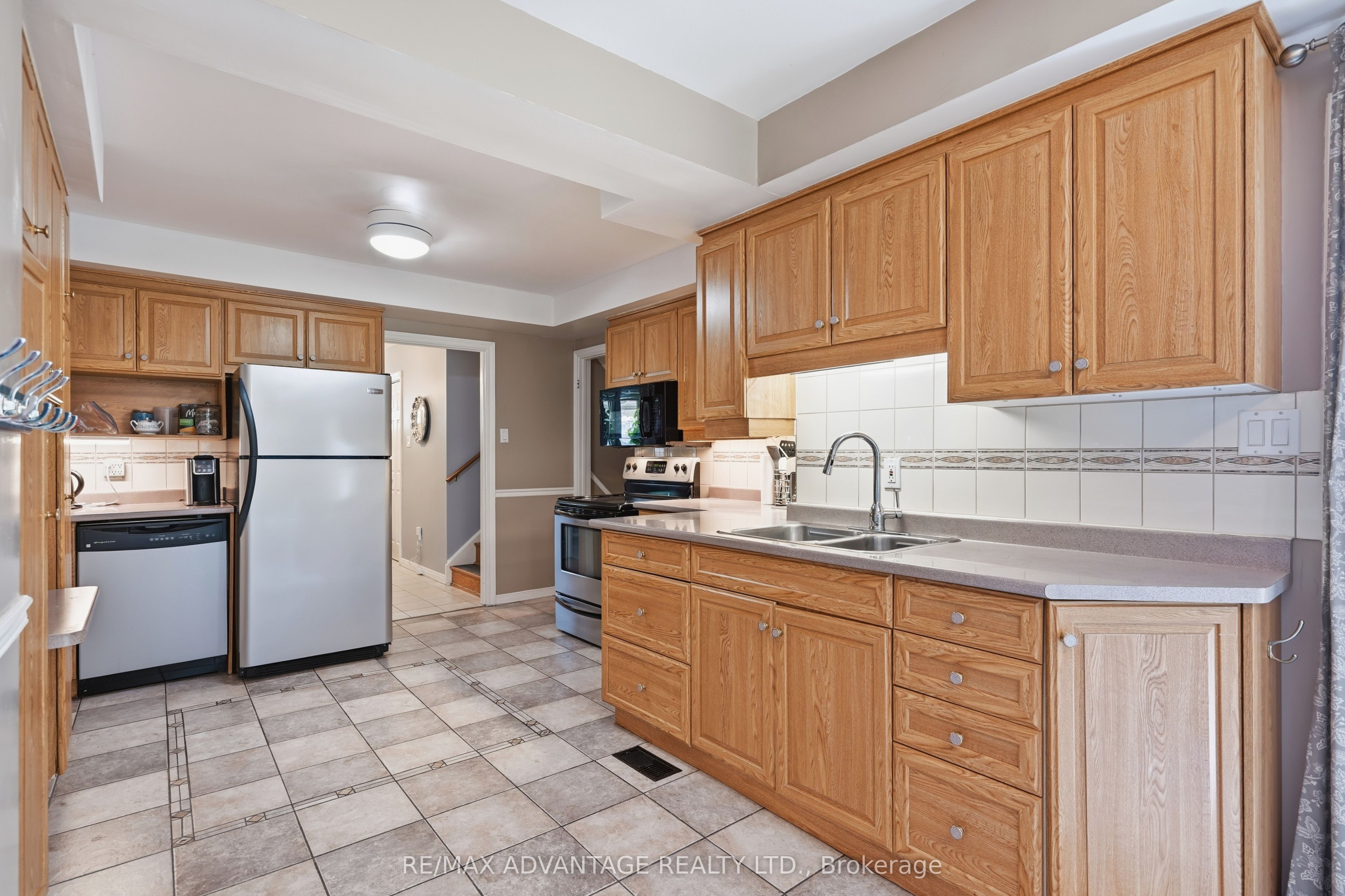 120 Champlain Crescent Property Photo 10