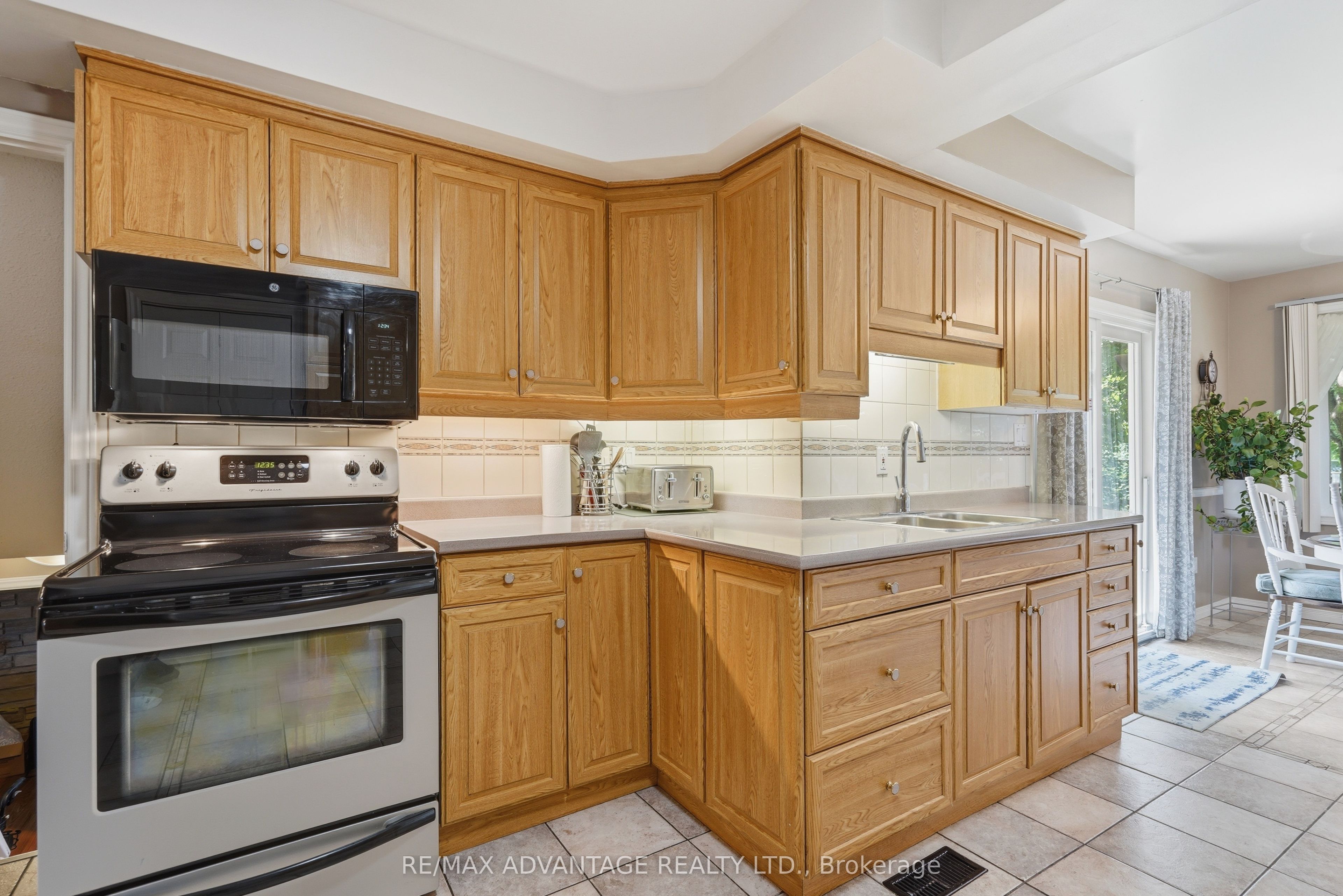 120 Champlain Crescent Property Photo 13