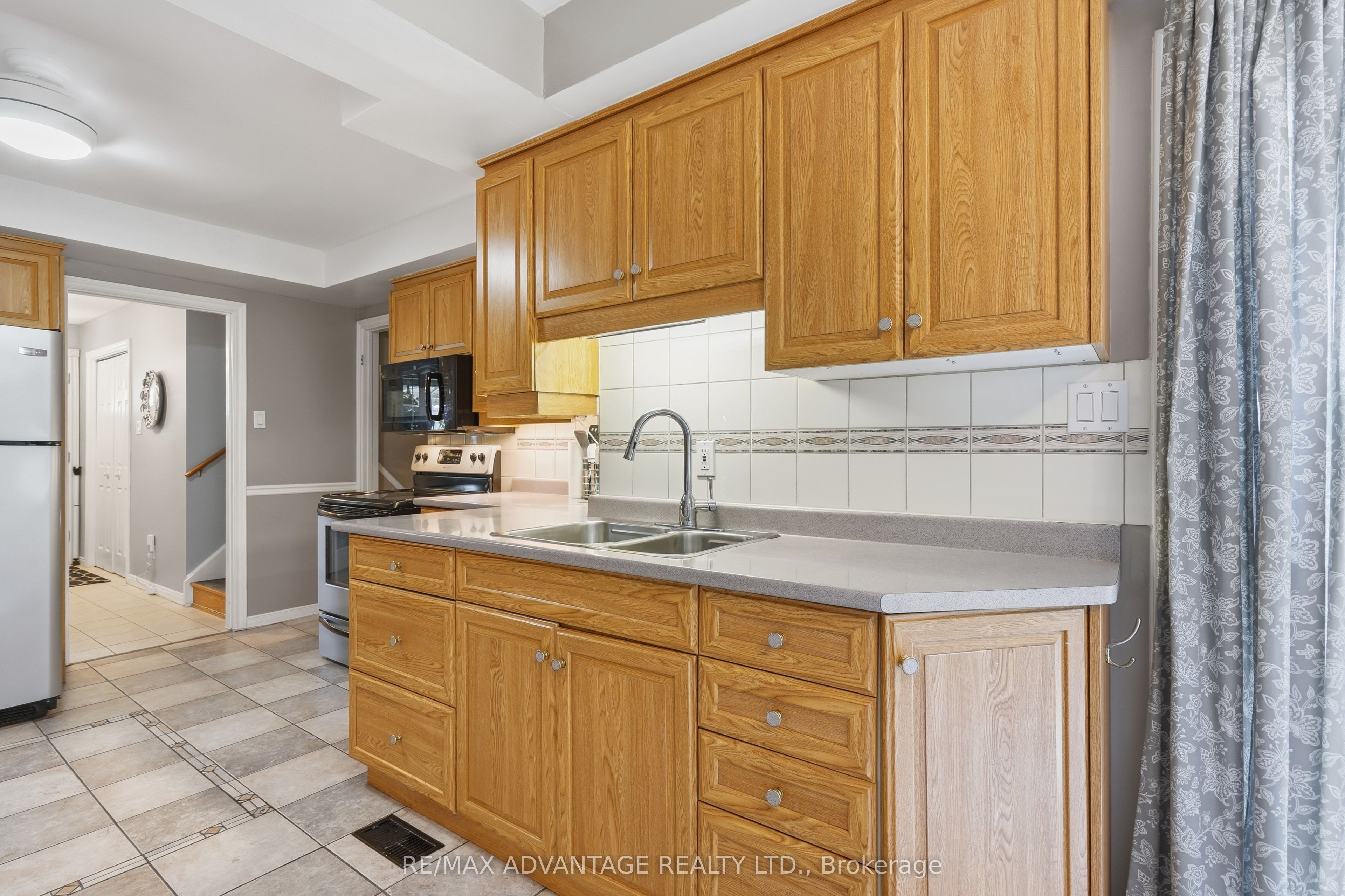 120 Champlain Crescent Property Photo 14
