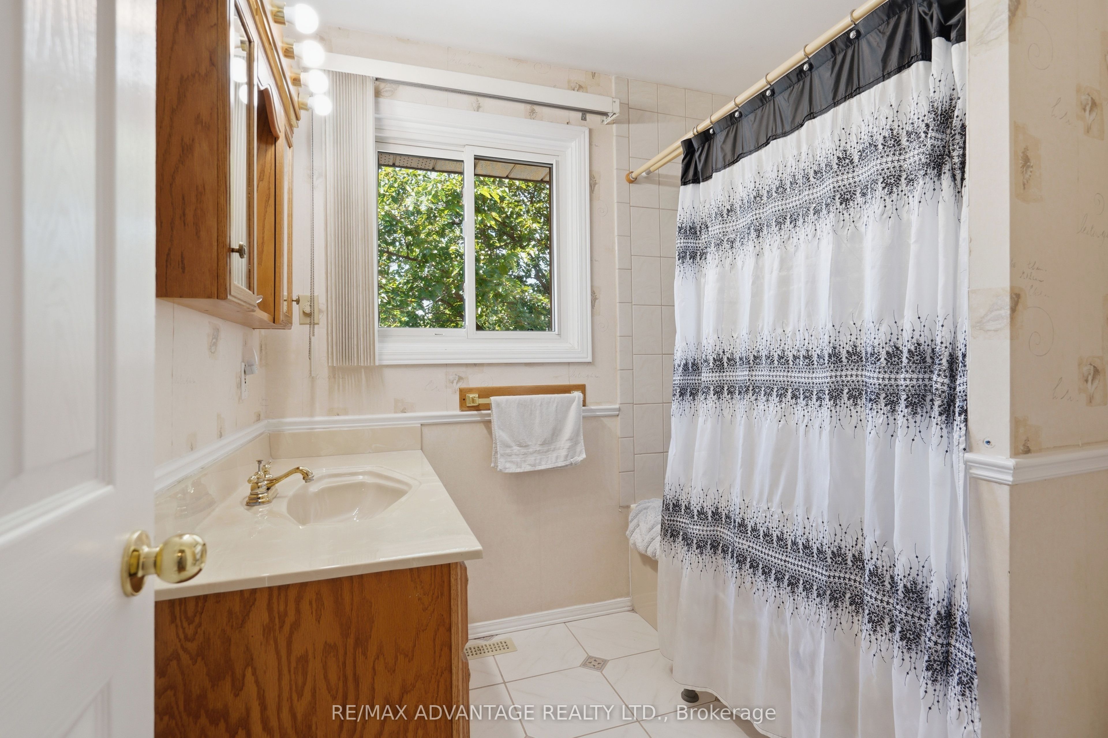 120 Champlain Crescent Property Photo 25