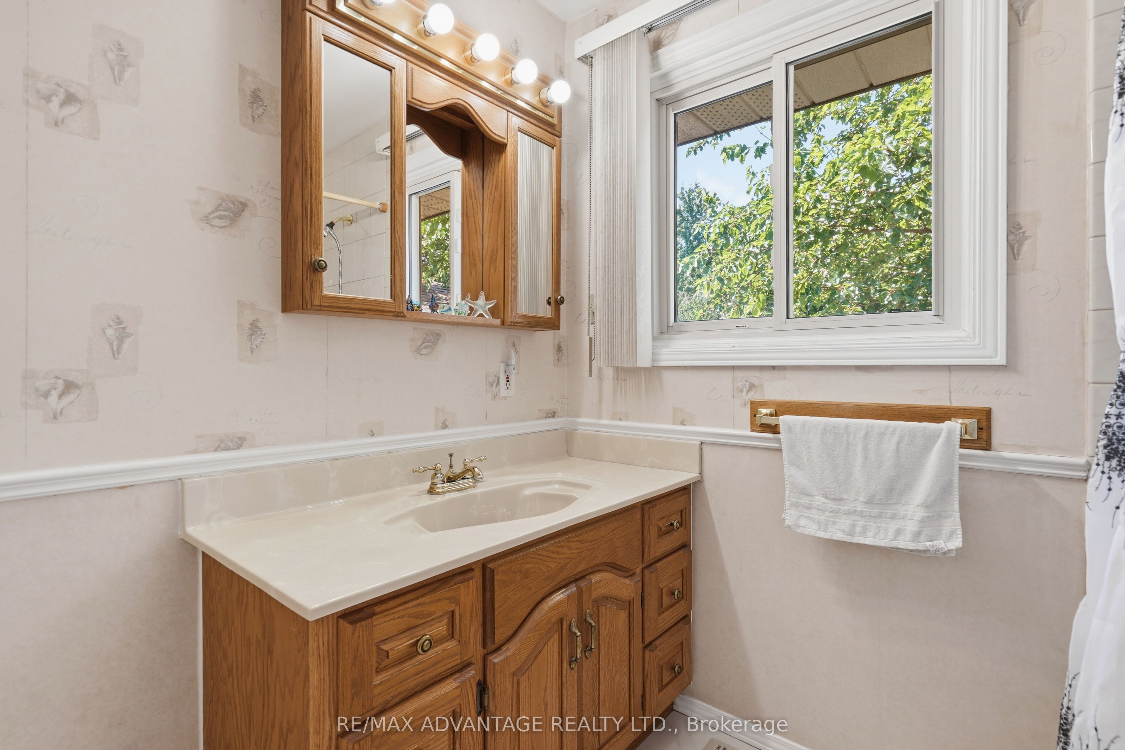 120 Champlain Crescent Property Photo 26