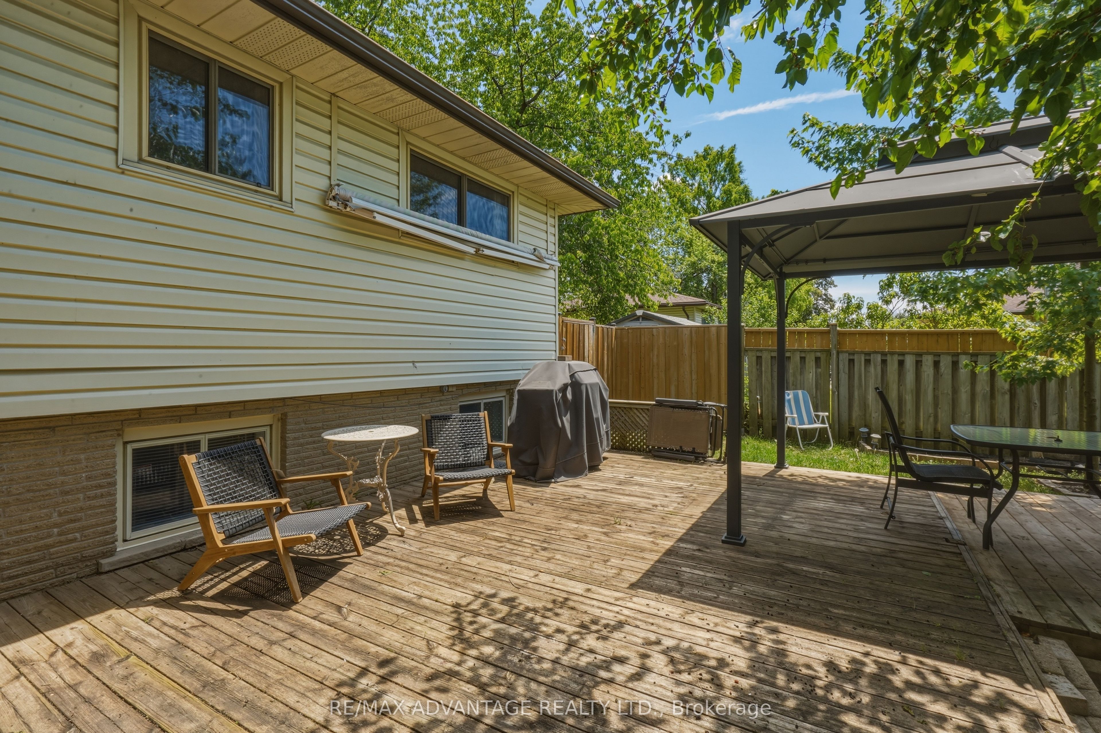 120 Champlain Crescent Property Photo 38