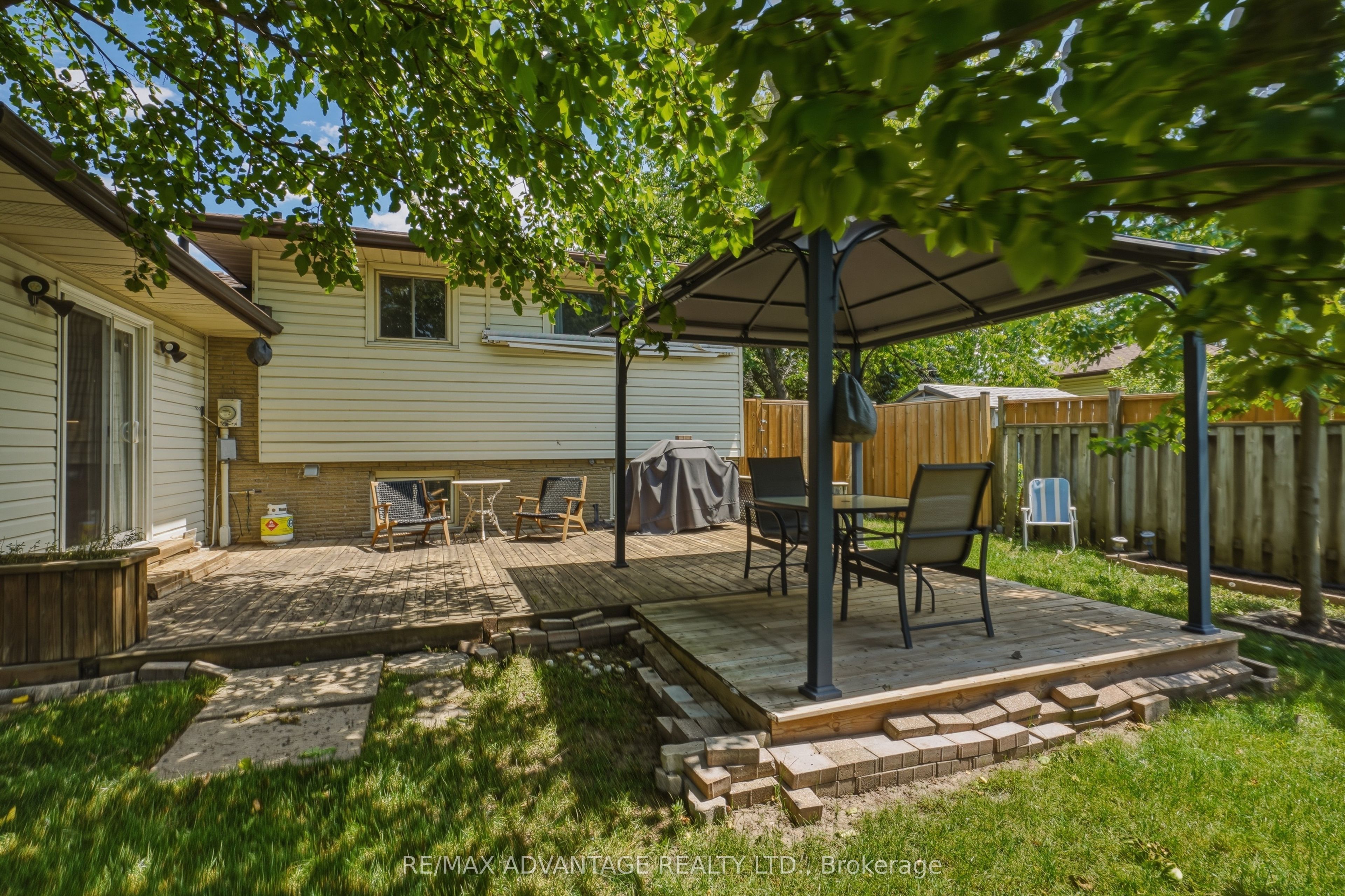 120 Champlain Crescent Property Photo 40