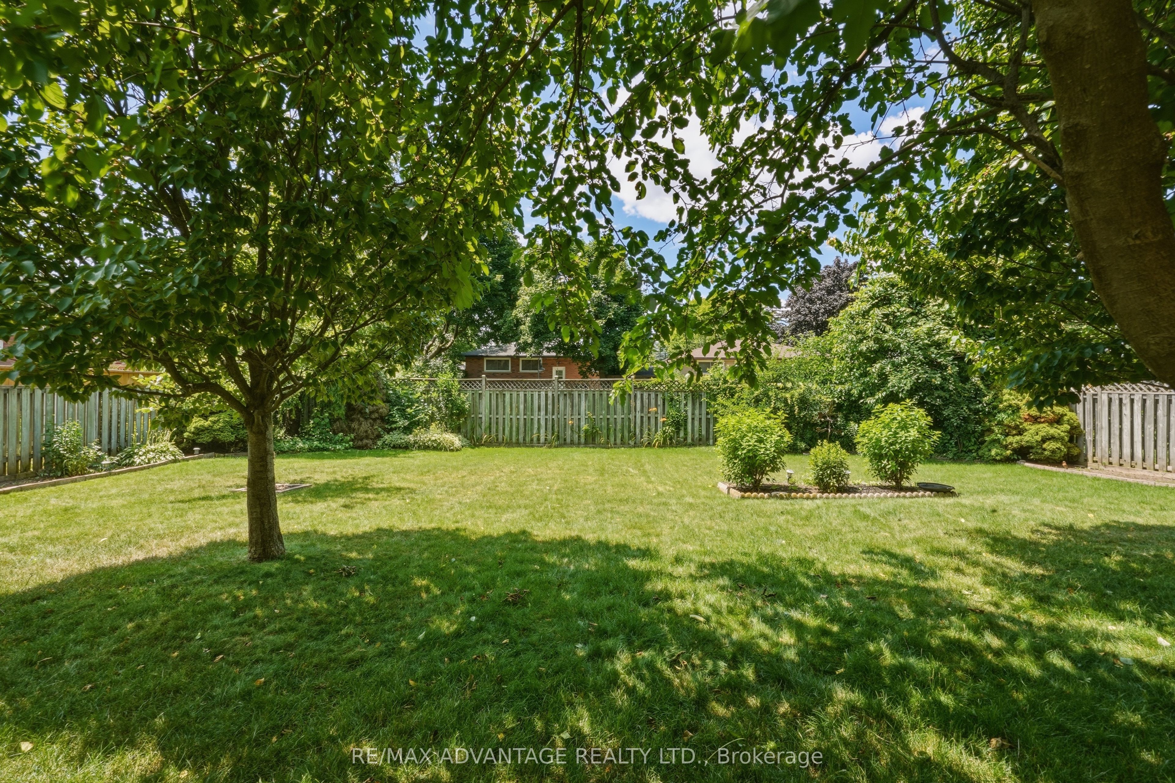 120 Champlain Crescent Property Photo 41