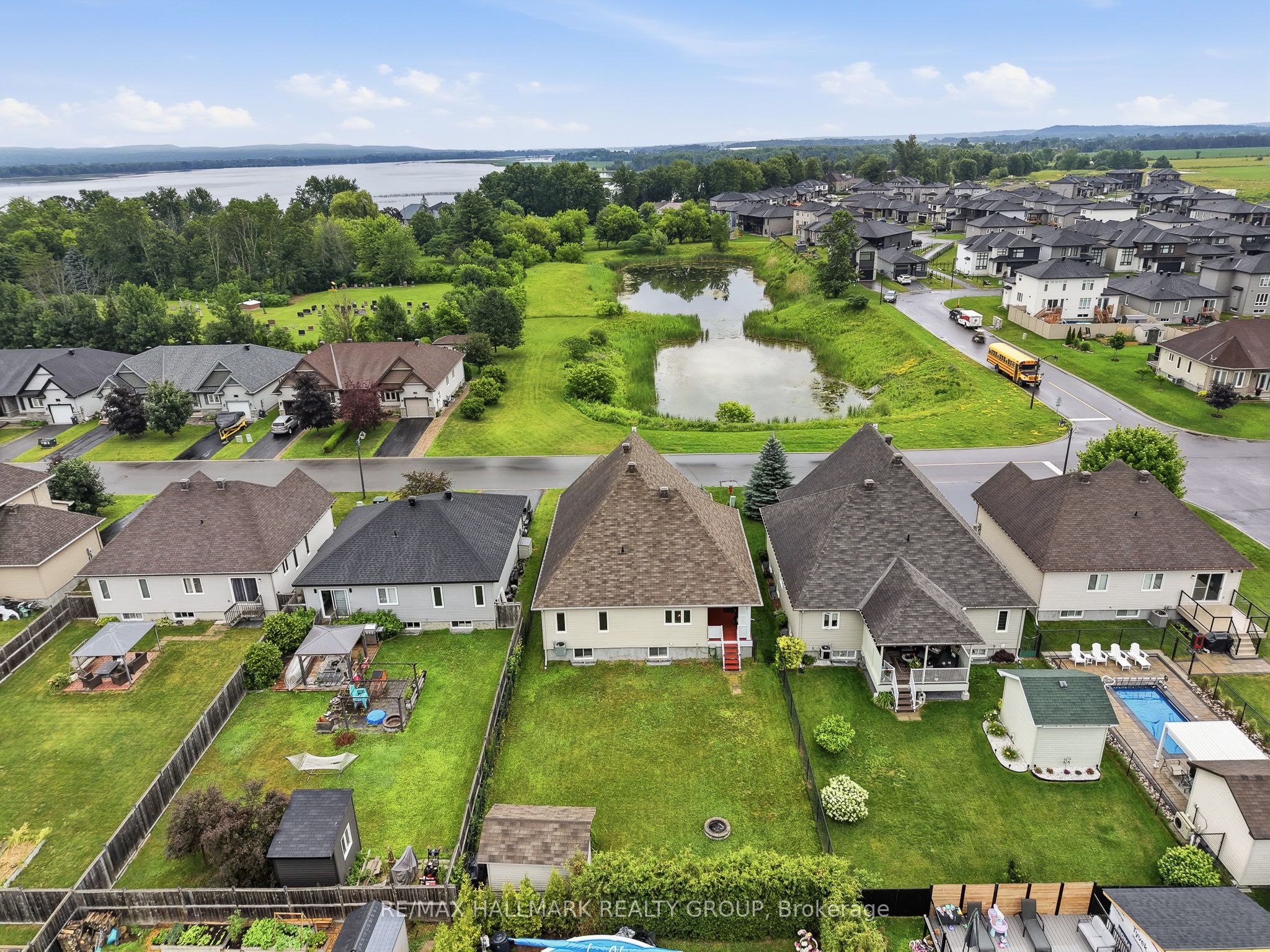 127 Castel Street Property Photo 3