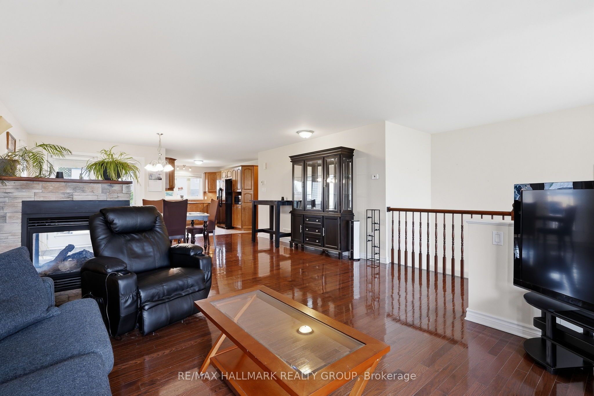 127 Castel Street Property Photo 8