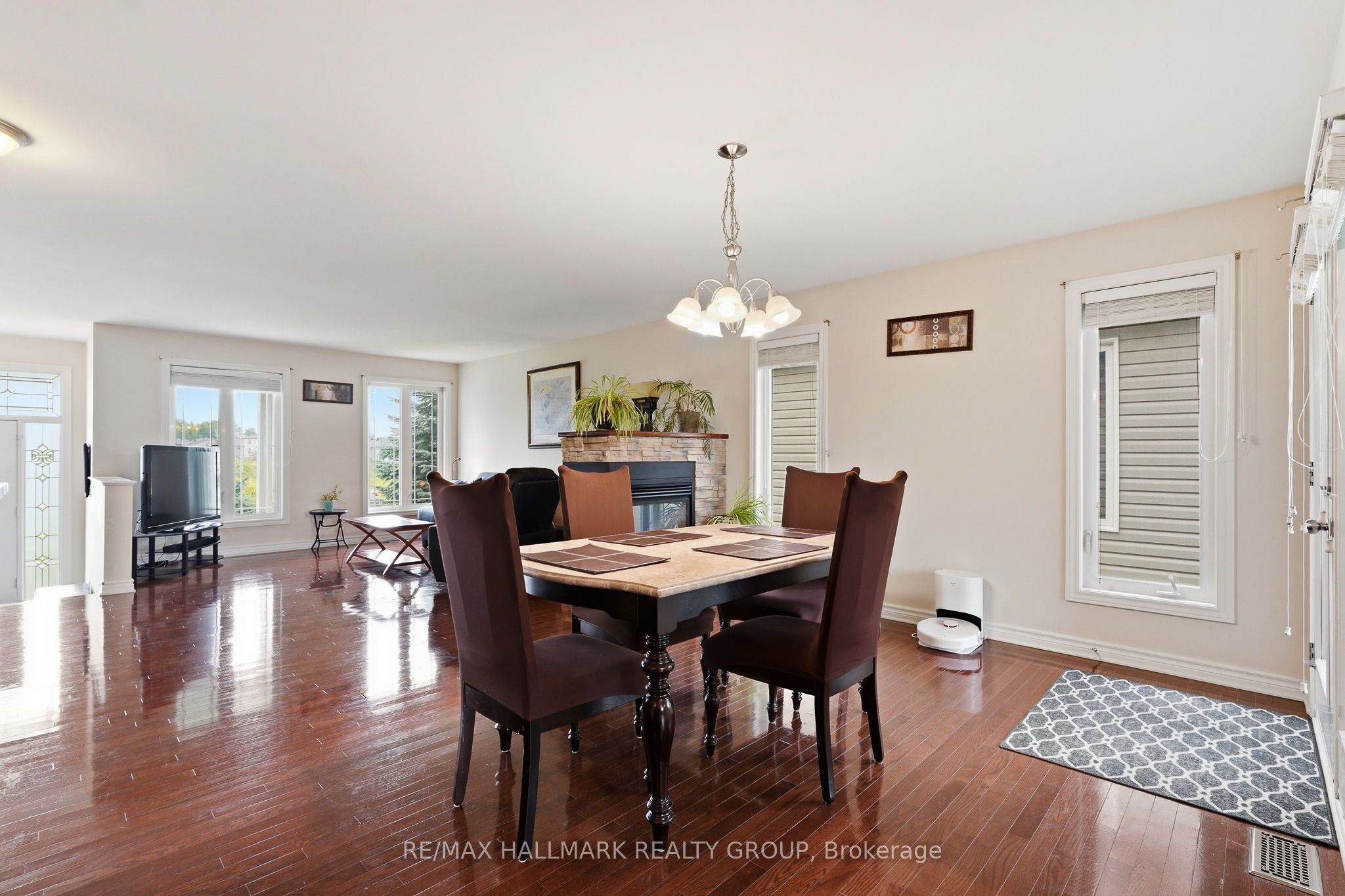 127 Castel Street Property Photo 10