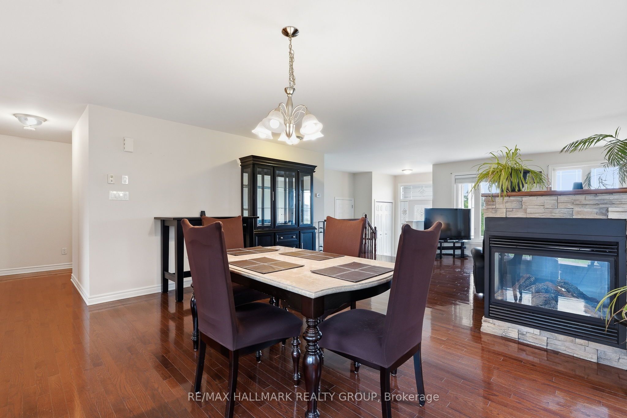 127 Castel Street Property Photo 11