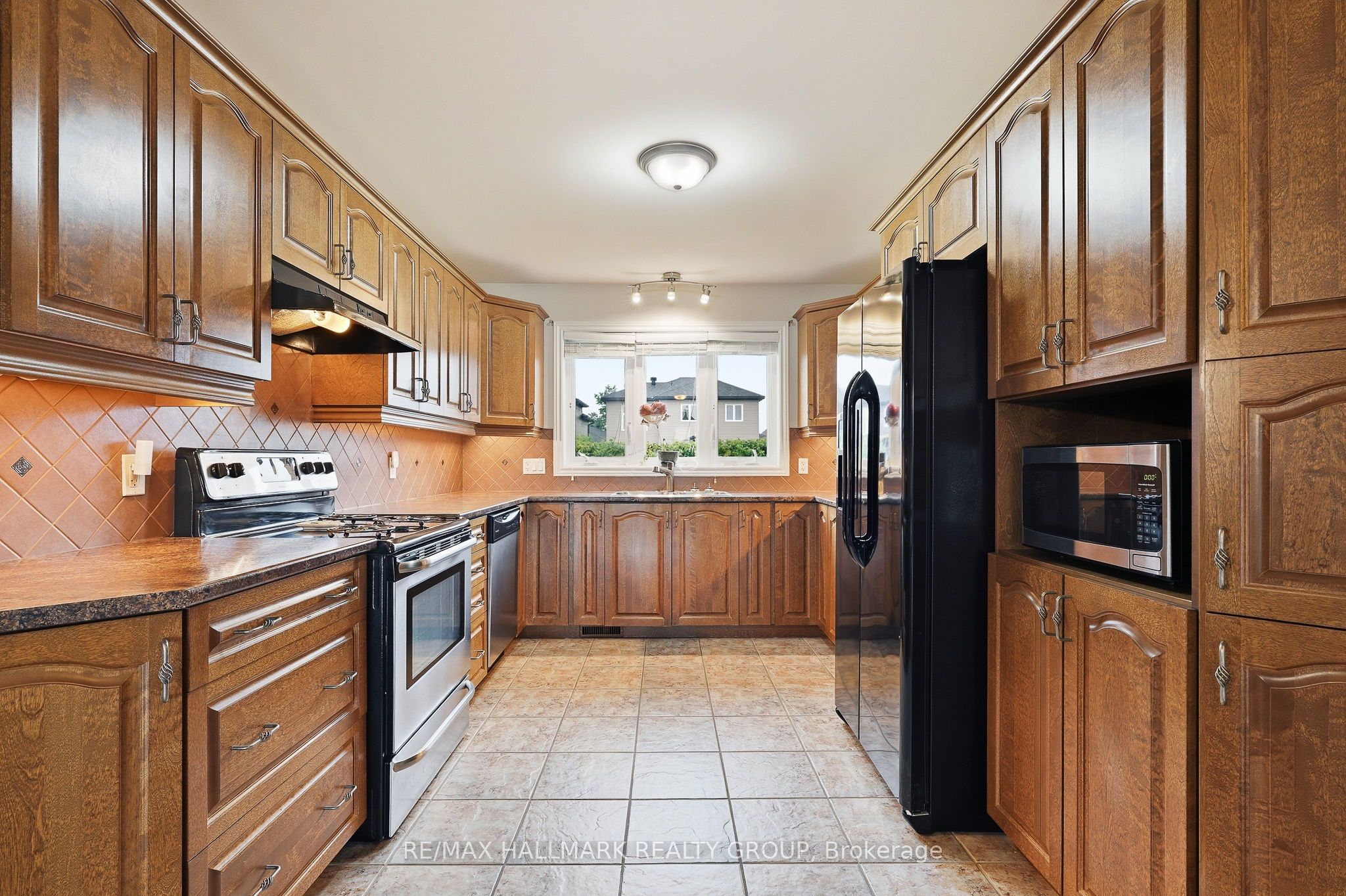 127 Castel Street Property Photo 13