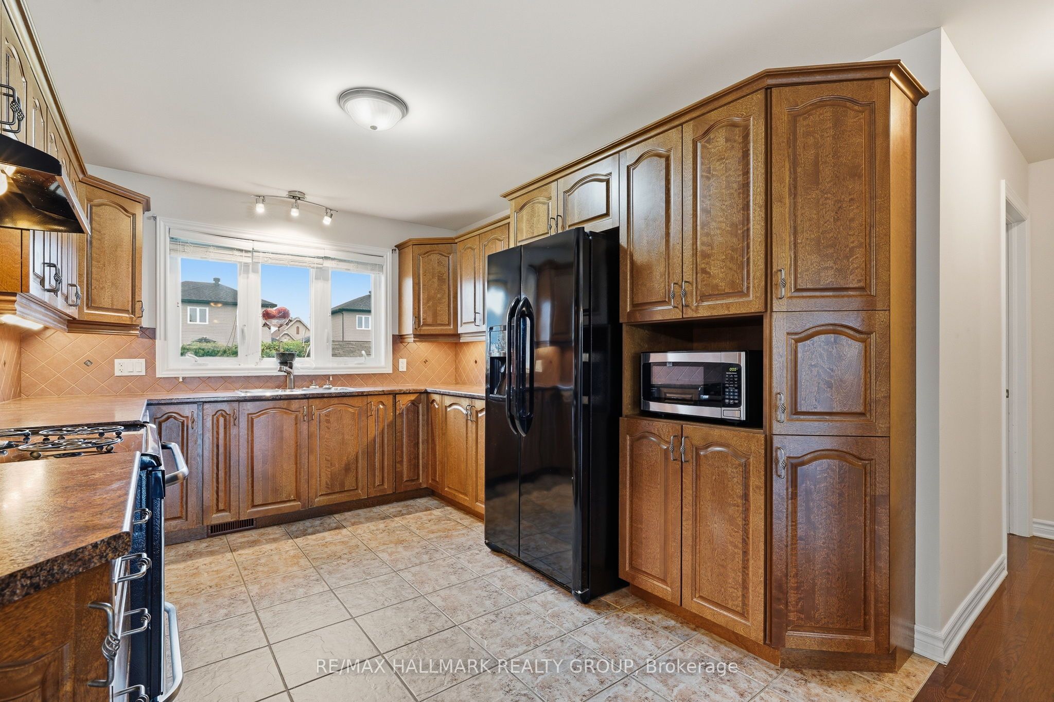 127 Castel Street Property Photo 14