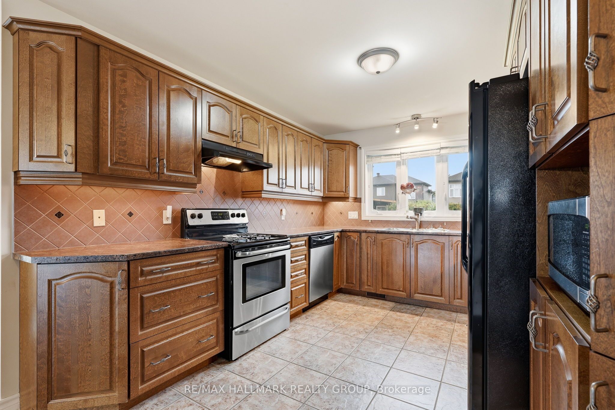 127 Castel Street Property Photo 15