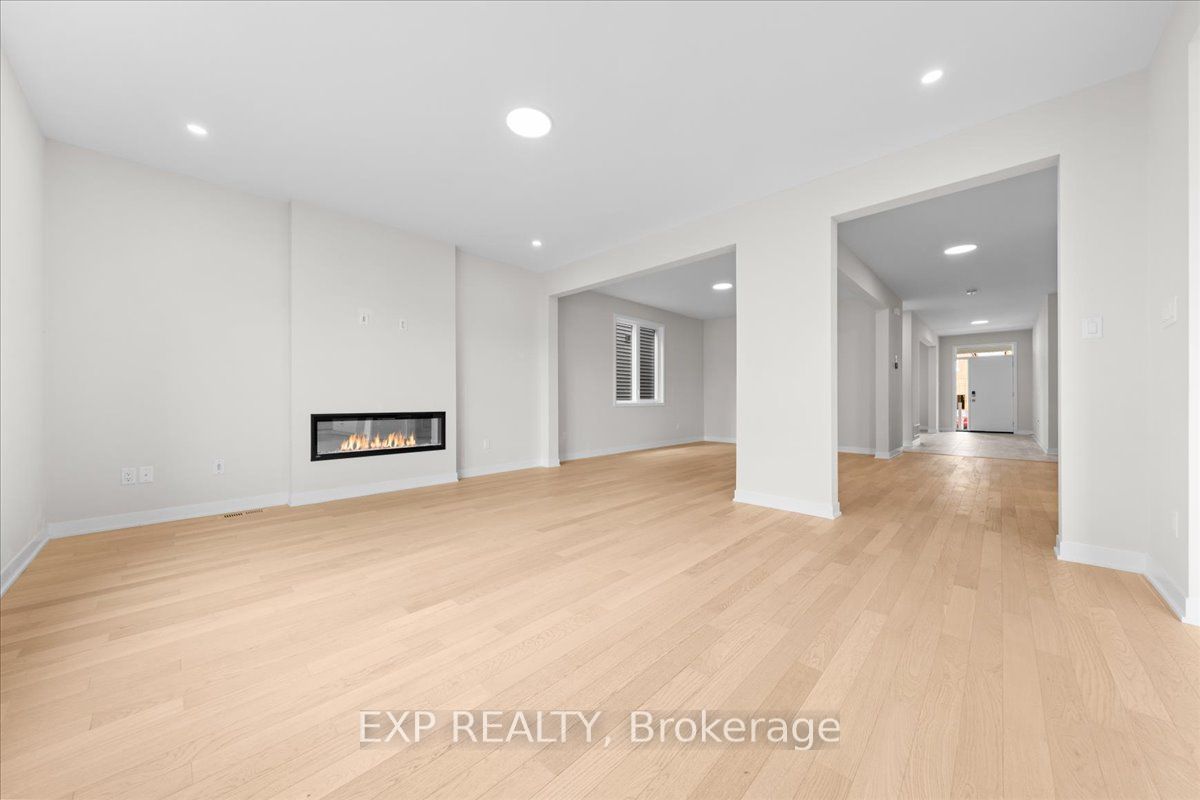 1036 De Pencier Drive Property Photo 11