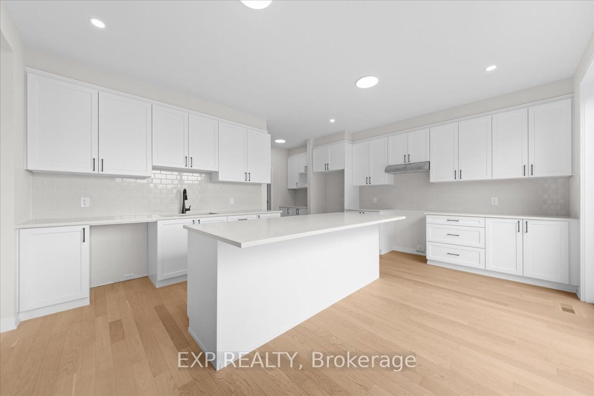 1036 De Pencier Drive Property Photo 13