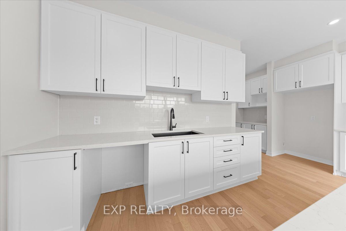 1036 De Pencier Drive Property Photo 17