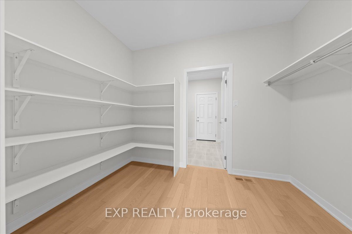 1036 De Pencier Drive Property Photo 18
