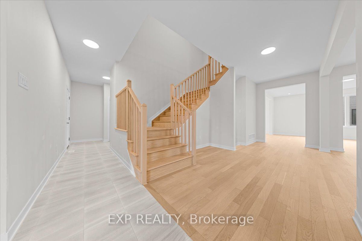 1036 De Pencier Drive Property Photo 19