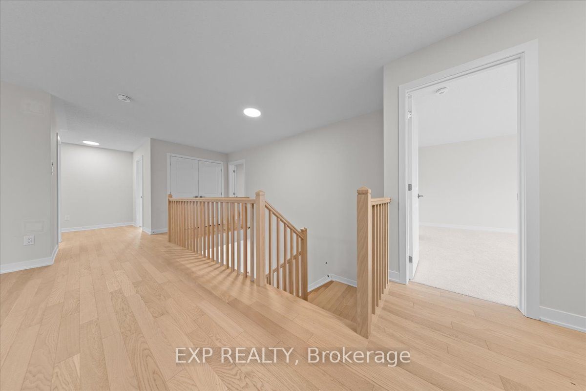 1036 De Pencier Drive Property Photo 23