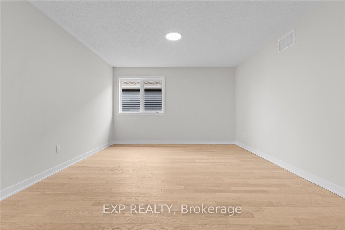 1036 De Pencier Drive Property Photo 32