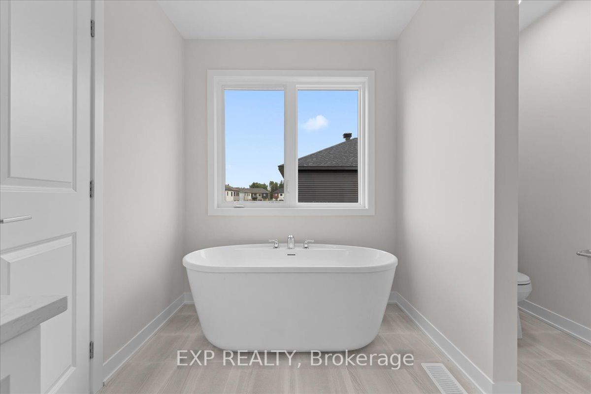 1036 De Pencier Drive Property Photo 34